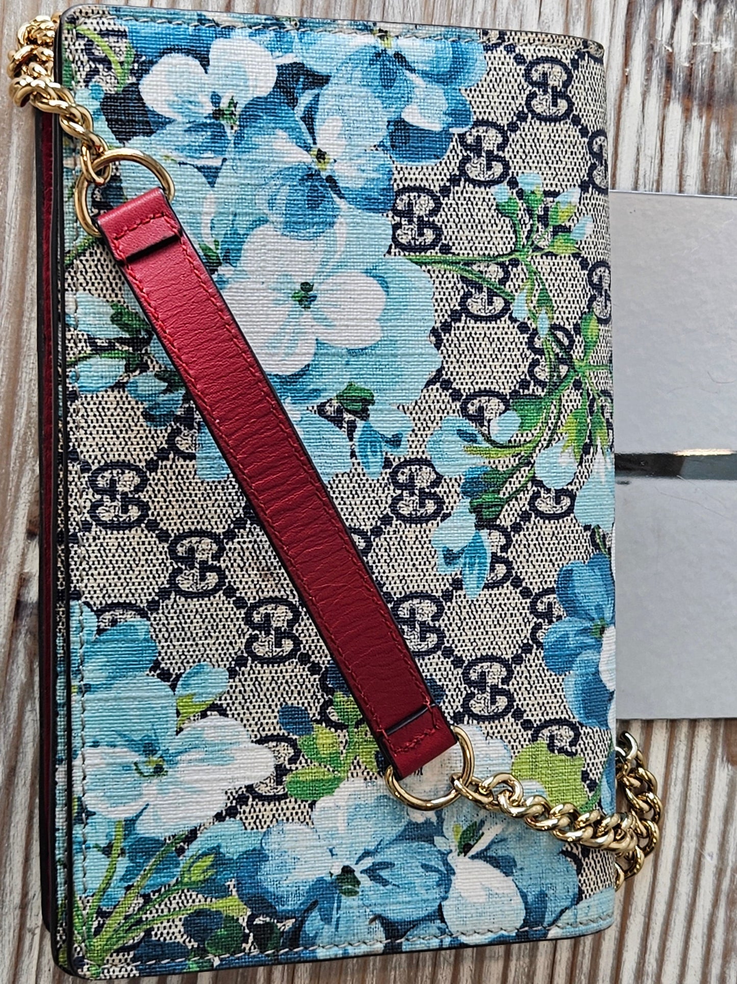 red handle Gucci Blooms Chain Wallet Blue and Red