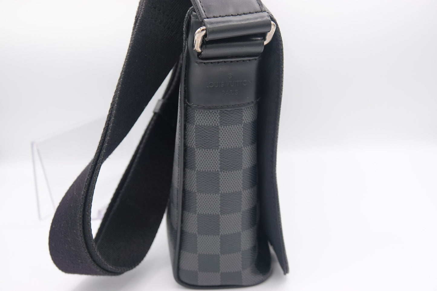 side Louis Vuitton Damier Graphite District PM
