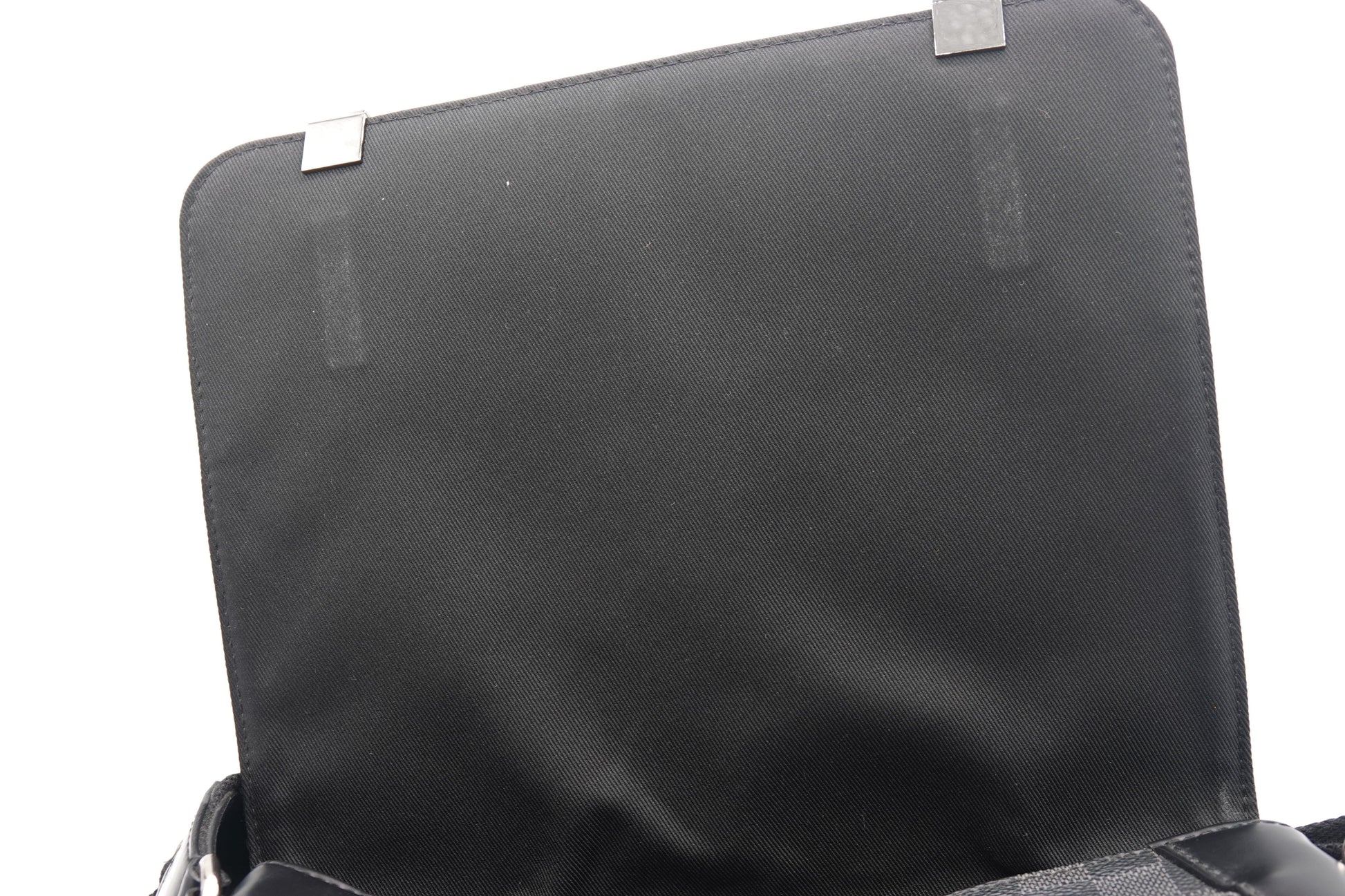 interior flap Louis Vuitton Damier Graphite District PM