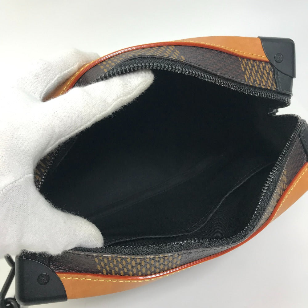 interior Louis Vuitton X NIGO Giant Damier Ebene Monogram Soft Trunk 