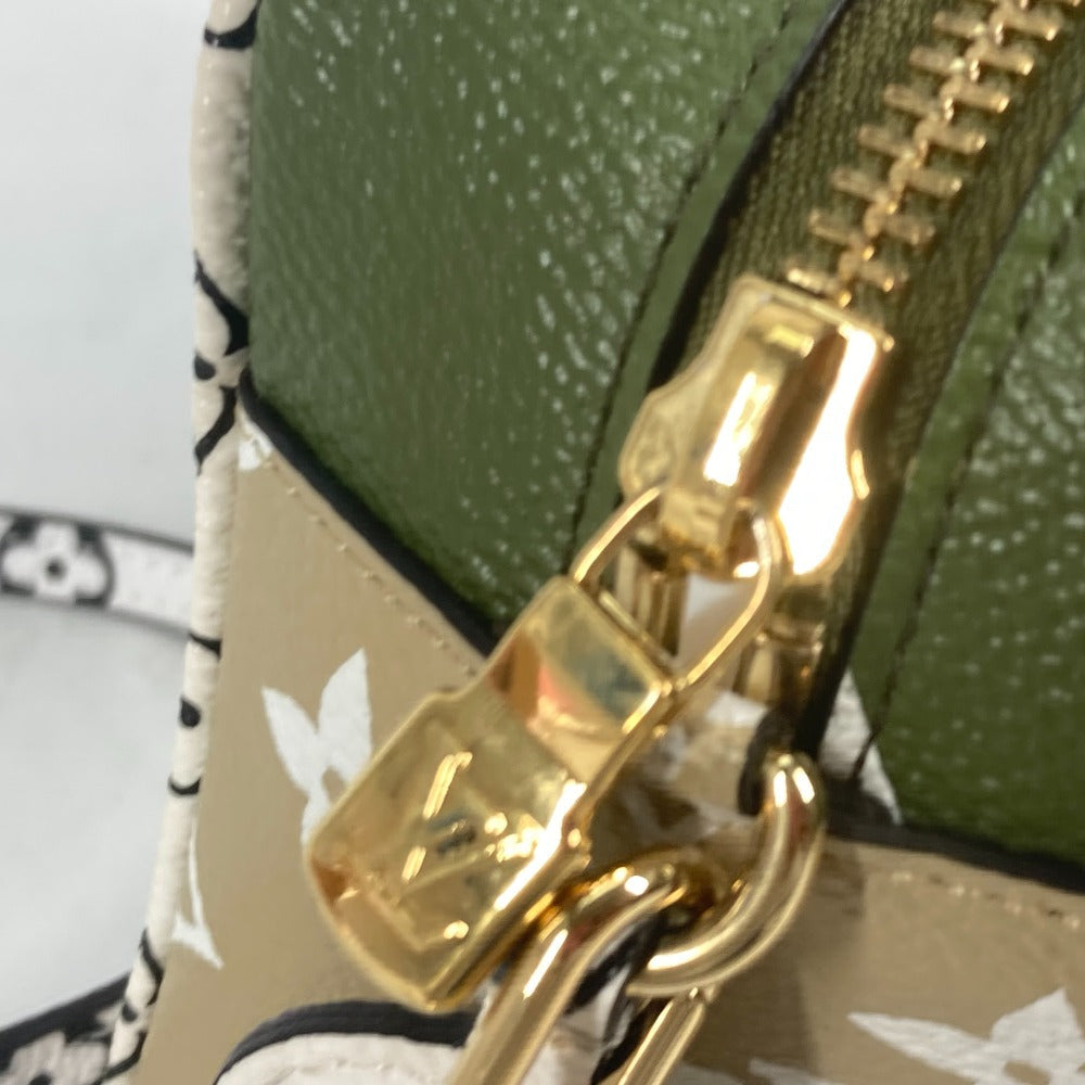 zipper pull Louis Vuitton Monogram Giant Beach Pouch Khaki