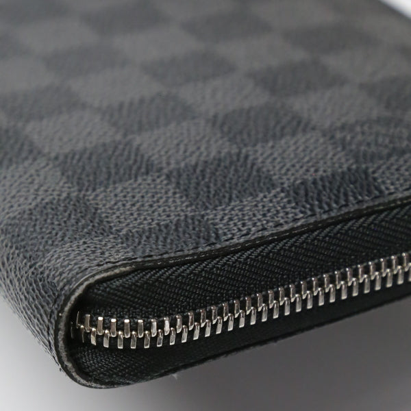 corner Louis Vuitton Damier Graphite XL Zippy Wallet grey and black 