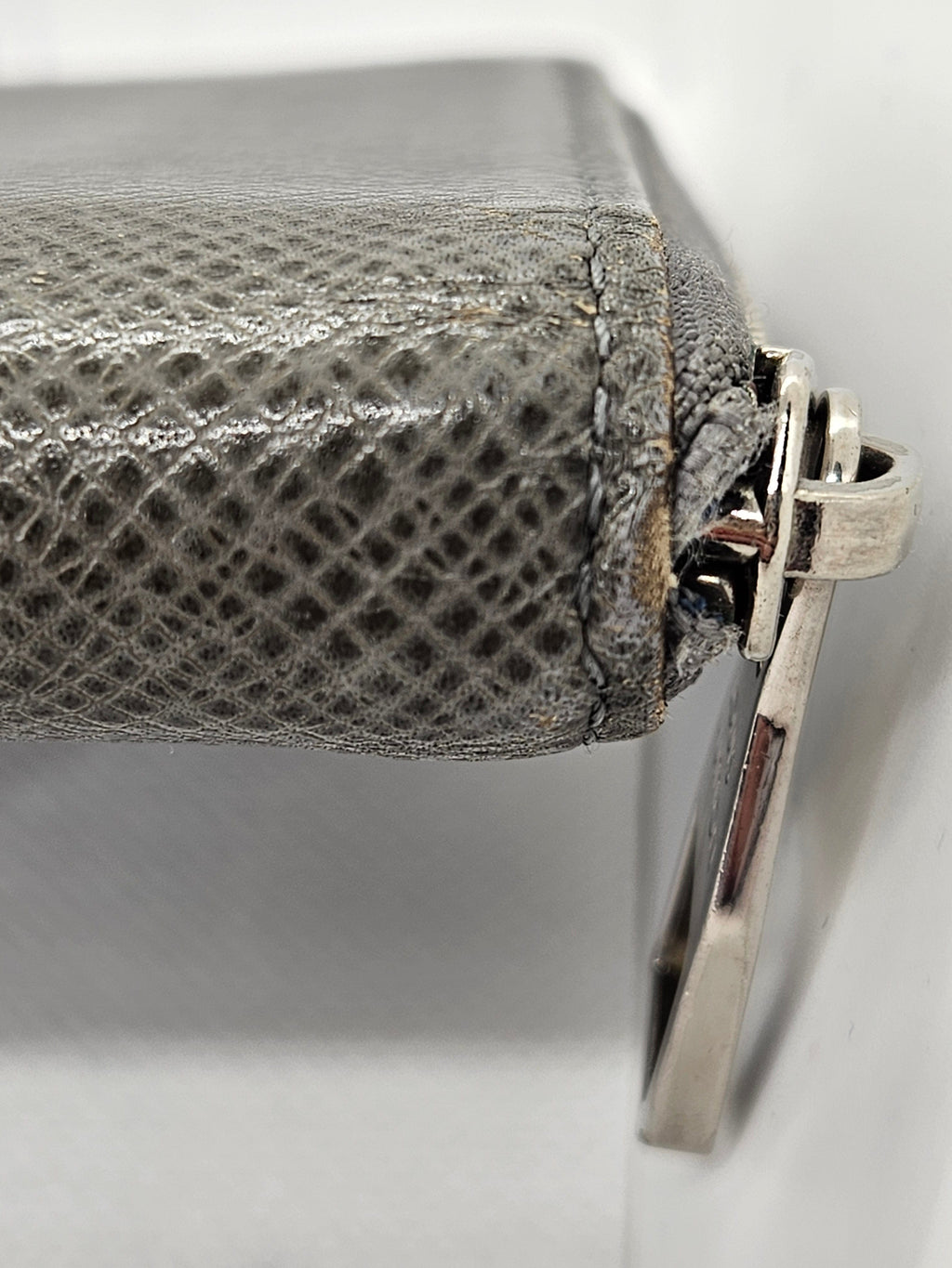 Louis Vuitton Zippy Vertical Wallet – Taiga Leather Ardoise | Pre-Owned