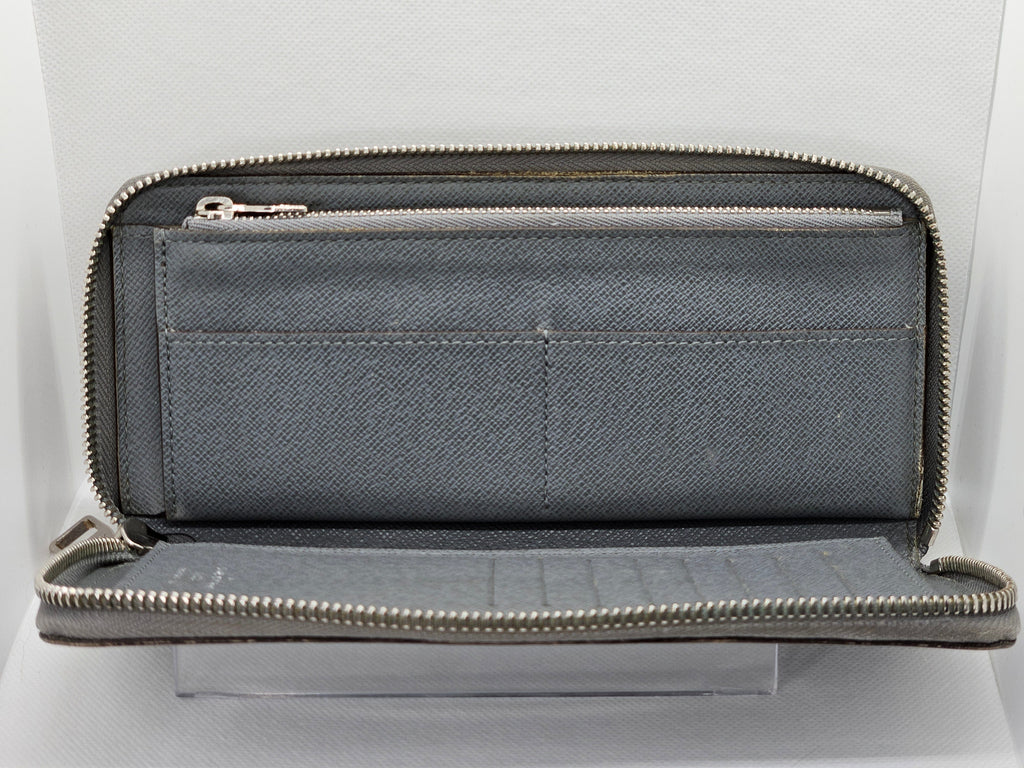 Louis Vuitton Zippy Vertical Wallet – Taiga Leather Ardoise | Pre-Owned