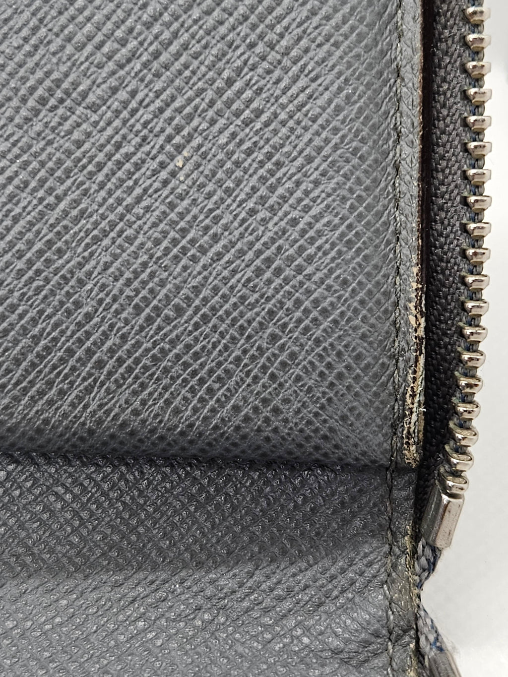 Louis Vuitton Zippy Vertical Wallet – Taiga Leather Ardoise | Pre-Owned