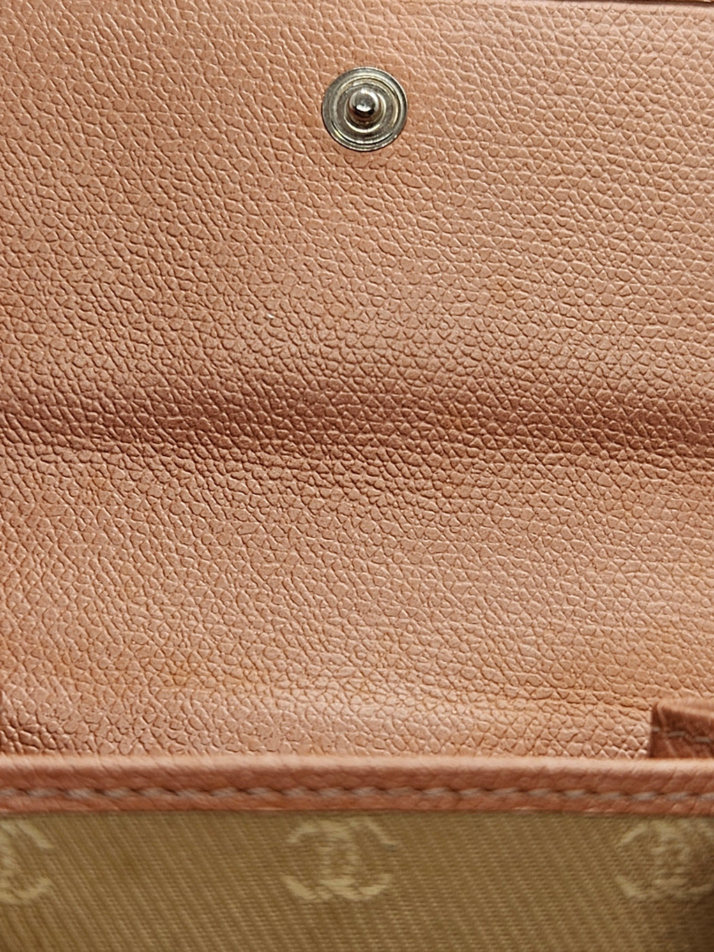 Chanel Tri-Fold Wallet – Peach Shimmer Leather | Pre-Owned