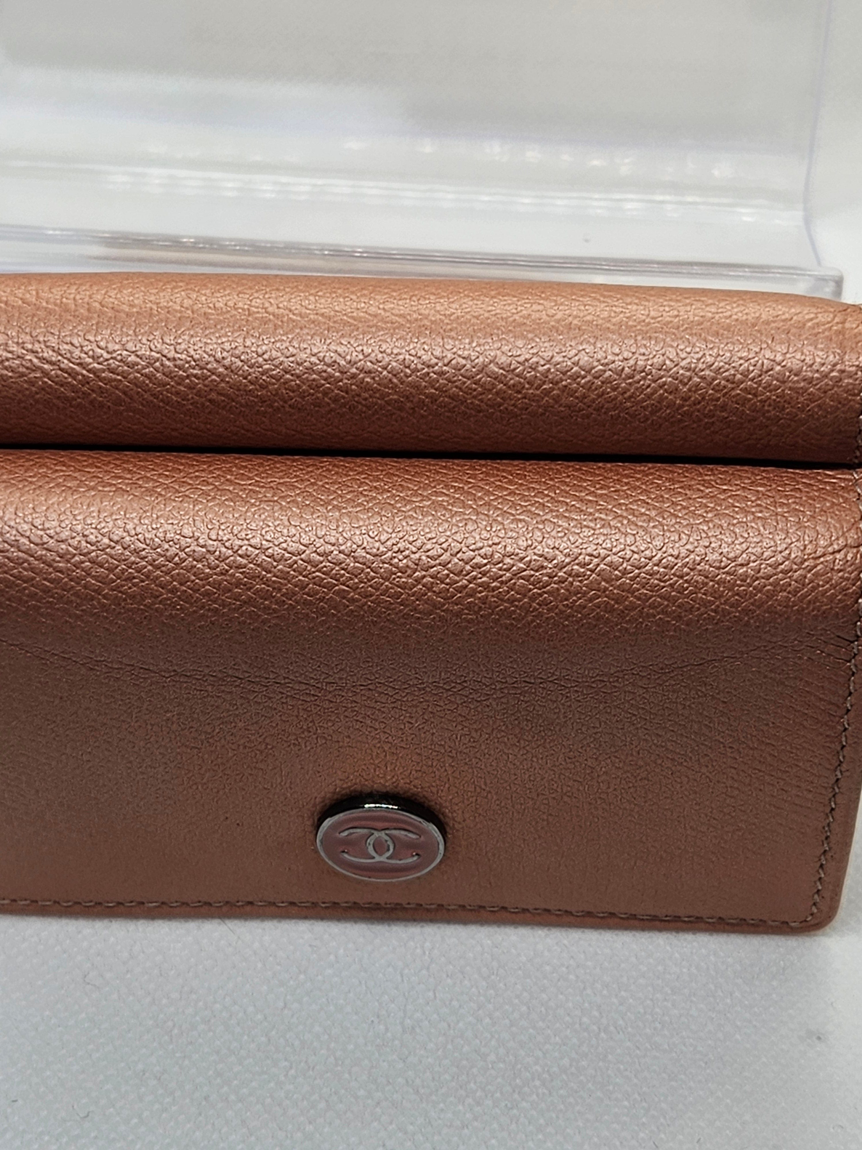 Chanel Tri-Fold Wallet – Peach Shimmer Leather | Pre-Owned