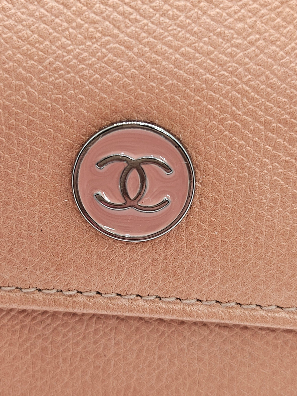 Chanel Tri-Fold Wallet – Peach Shimmer Leather | Pre-Owned