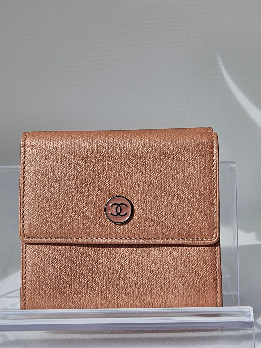 Chanel Tri-Fold Wallet – Peach Shimmer Leather | Pre-Owned