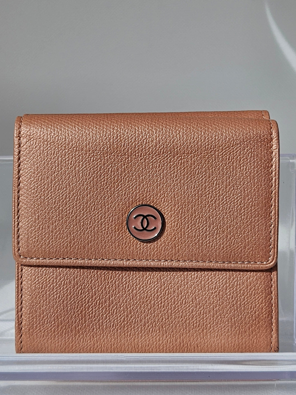 Chanel Tri-Fold Wallet – Peach Shimmer Leather | Pre-Owned
