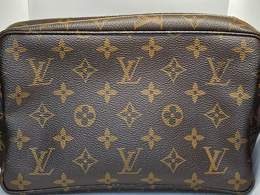 Pre-Loved Louis Vuitton Trousse Toiletry Monogram 23