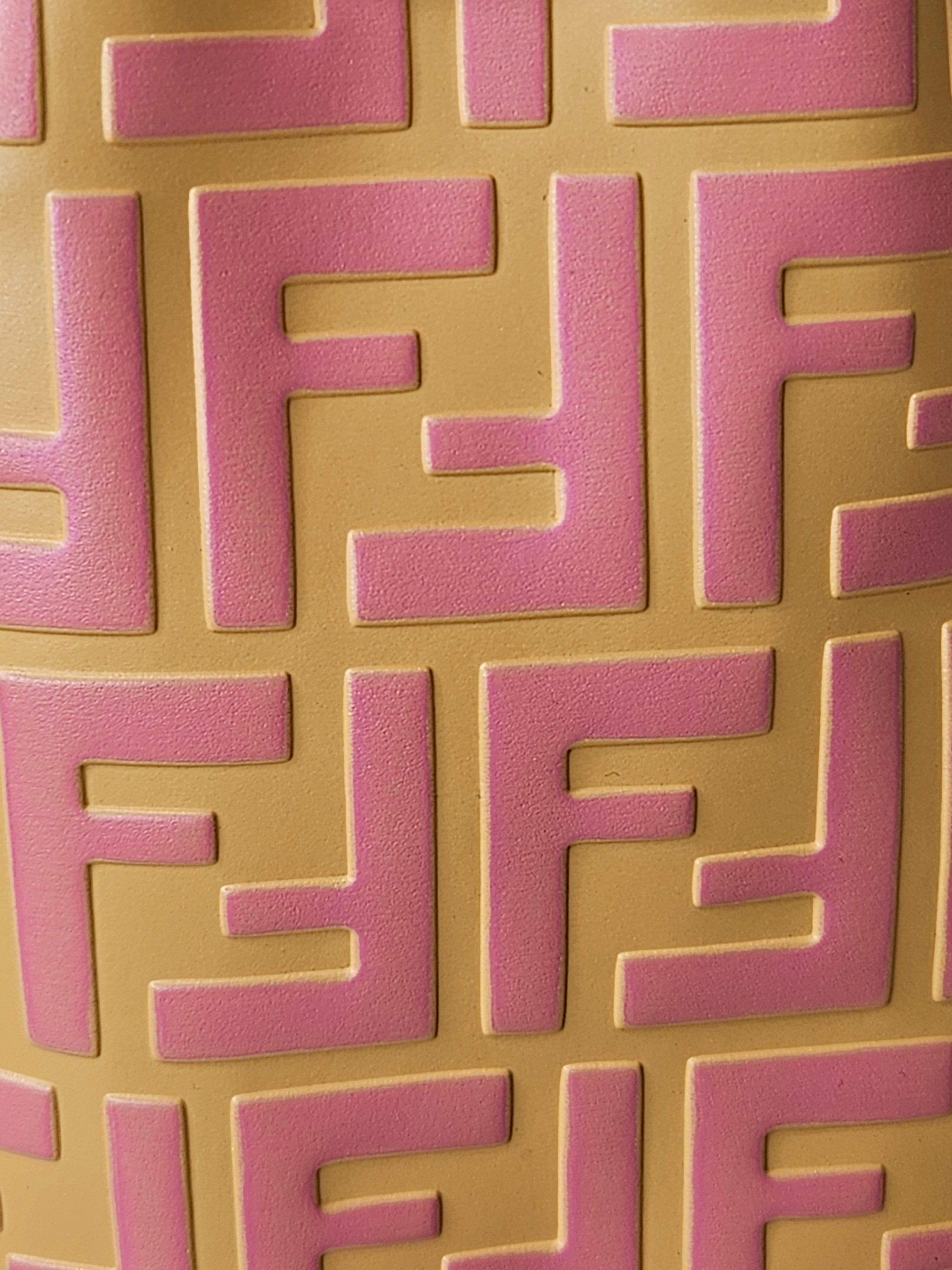 up close logo Fendi Vitello Liberty Mini Mon Tresor Bucket Bag -Pre-Owned