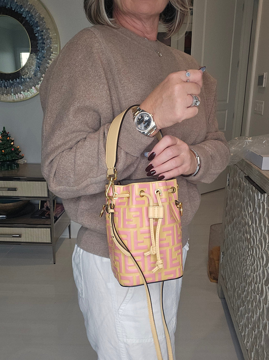 handle on model Fendi Vitello Liberty Mini Mon Tresor Bucket Bag -Pre-Owned