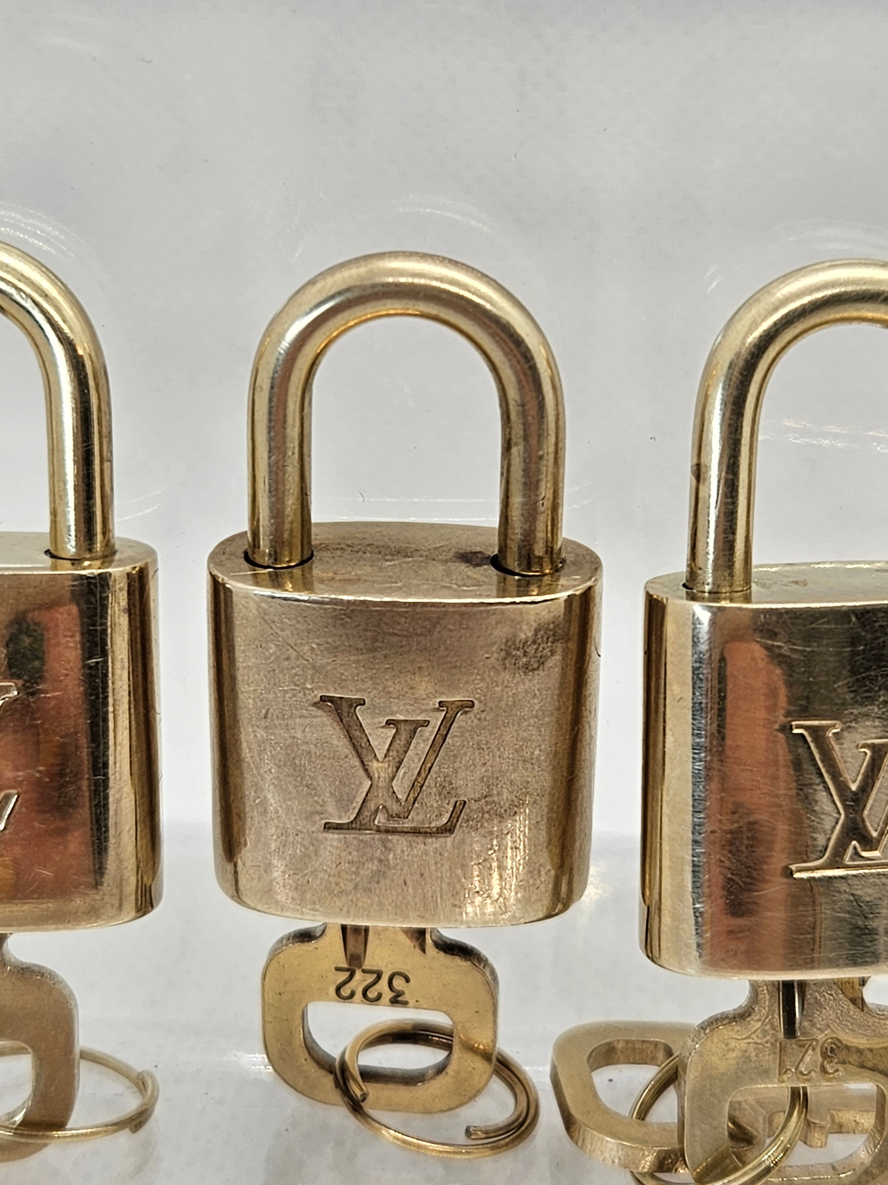 【新品未使用】LOUIS VUITTON ロックと鍵セット 310 LOUIS VUITTON LV Lock & Key set Padlock Silver-Tone