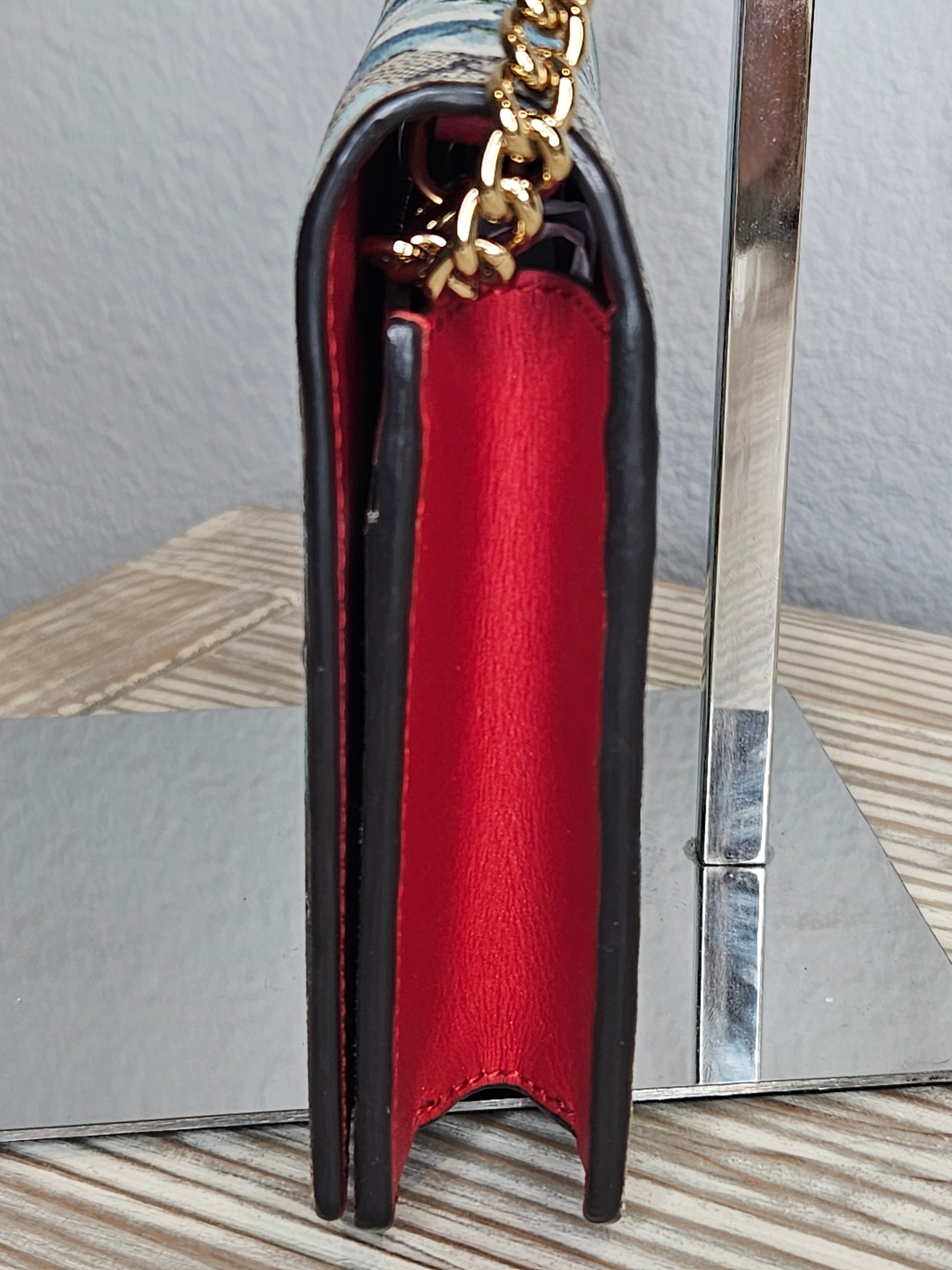 opposite side Gucci Blooms Chain Wallet Blue and Red