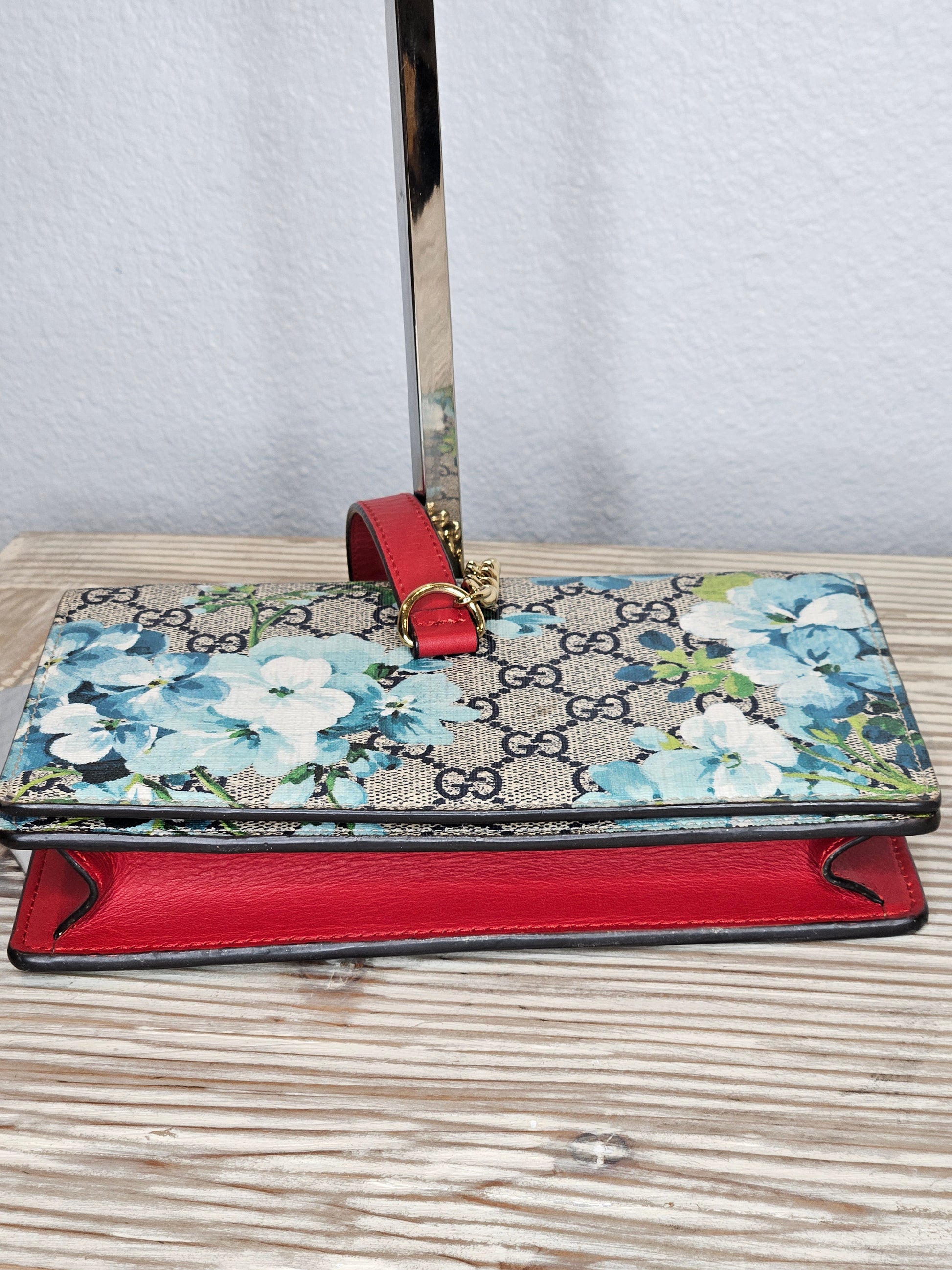 front Gucci Blooms Chain Wallet Blue and Red