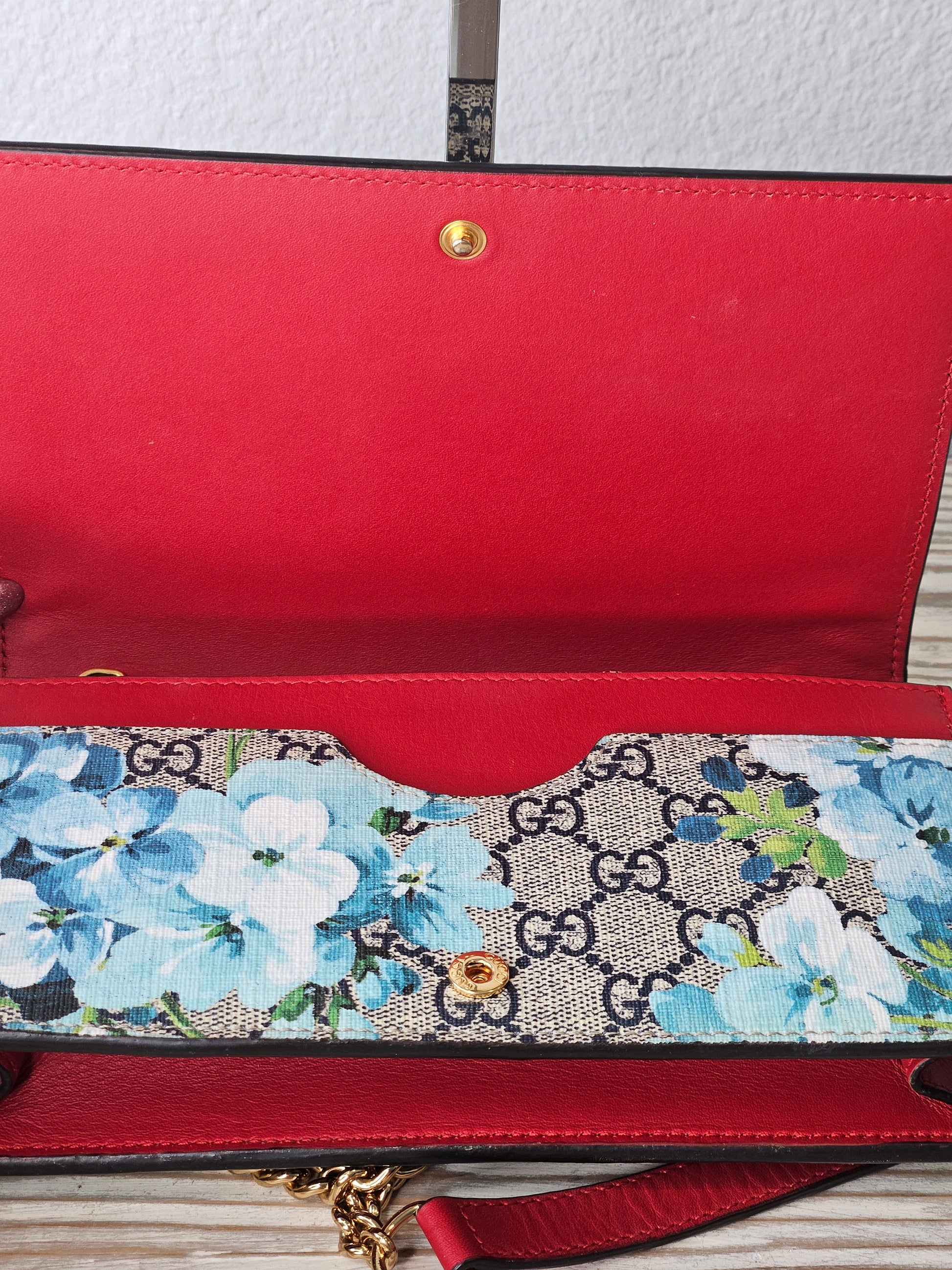 interior flap Gucci Blooms Chain Wallet Blue and Red