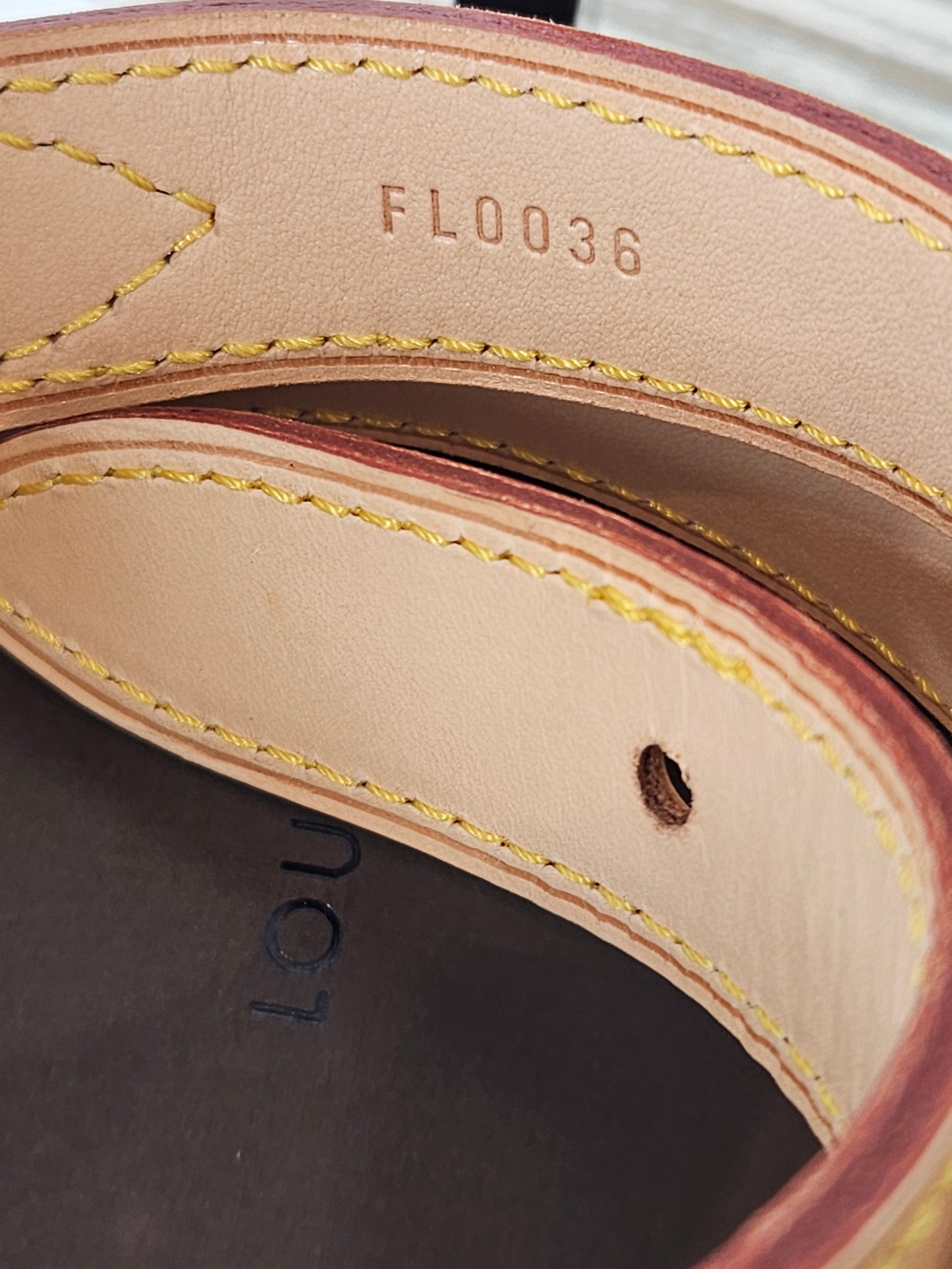 date code Louis Vuitton tan leather Vachetta Strap