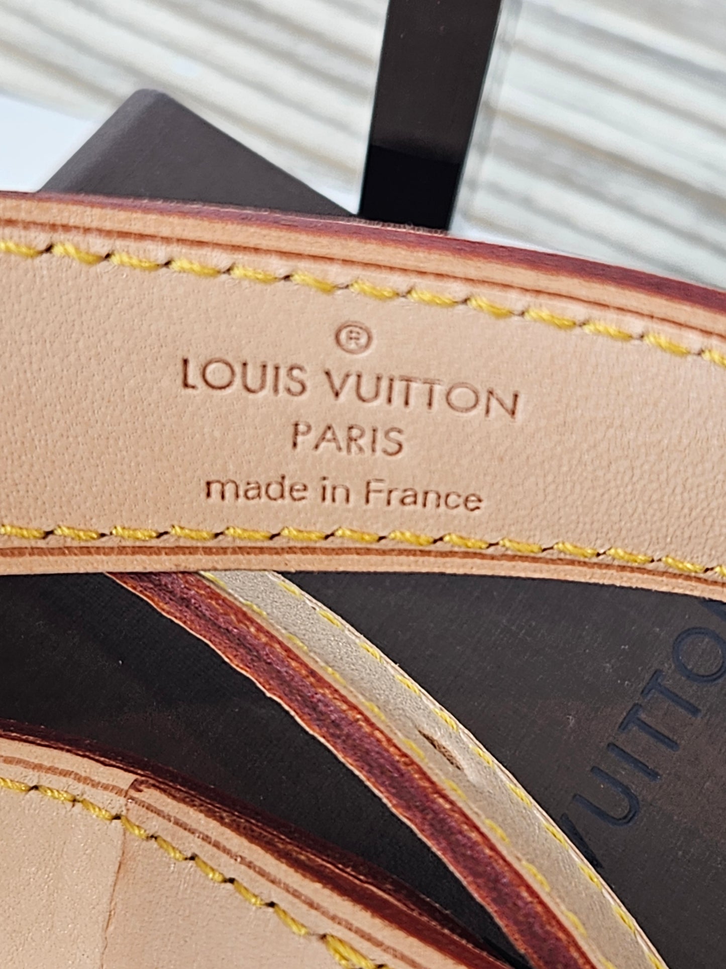 stamp Louis Vuitton tan leather Vachetta Strap