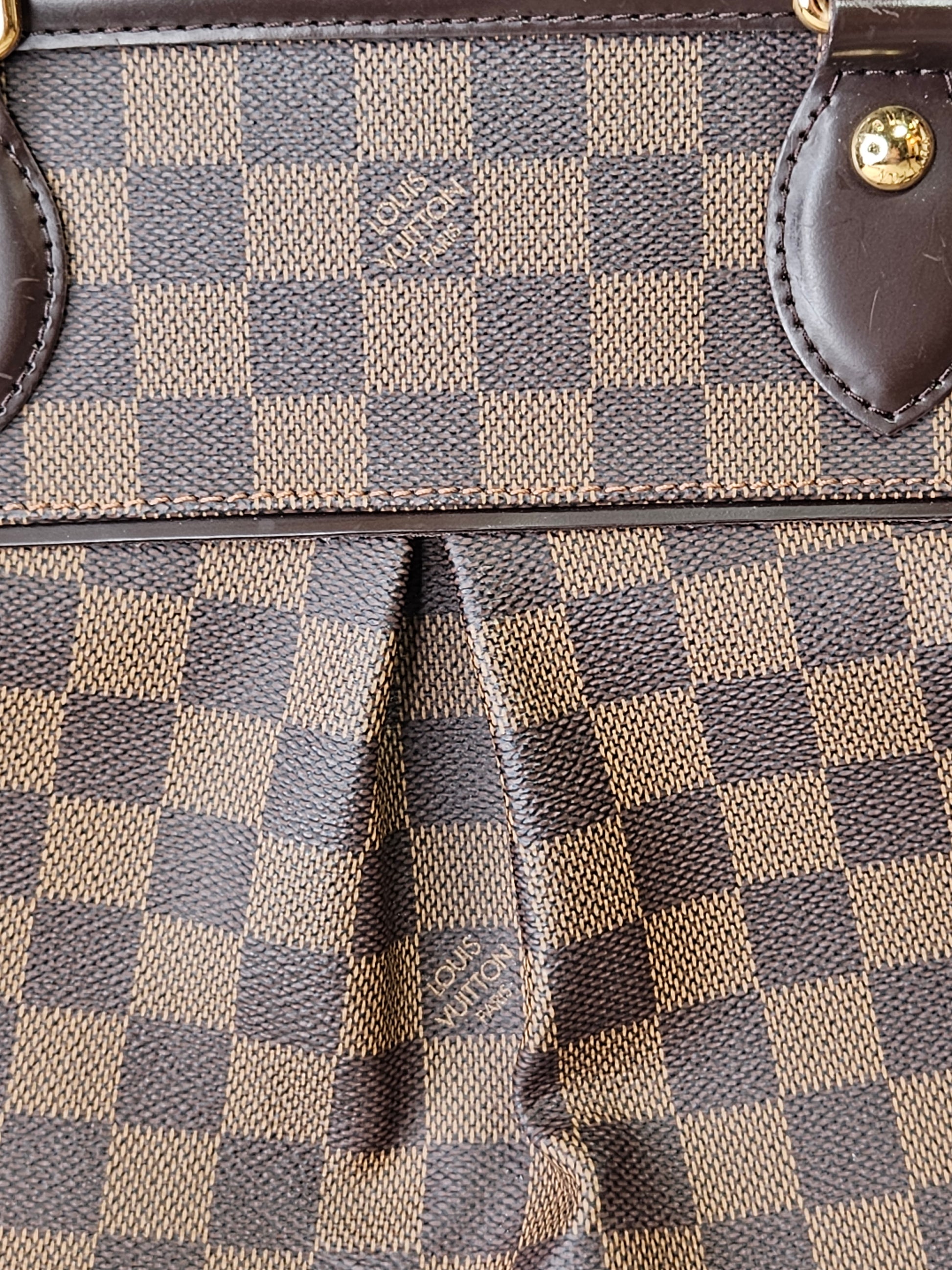 close up Louis Vuitton Trevi Damier Ebene Brown checkered canvas PM