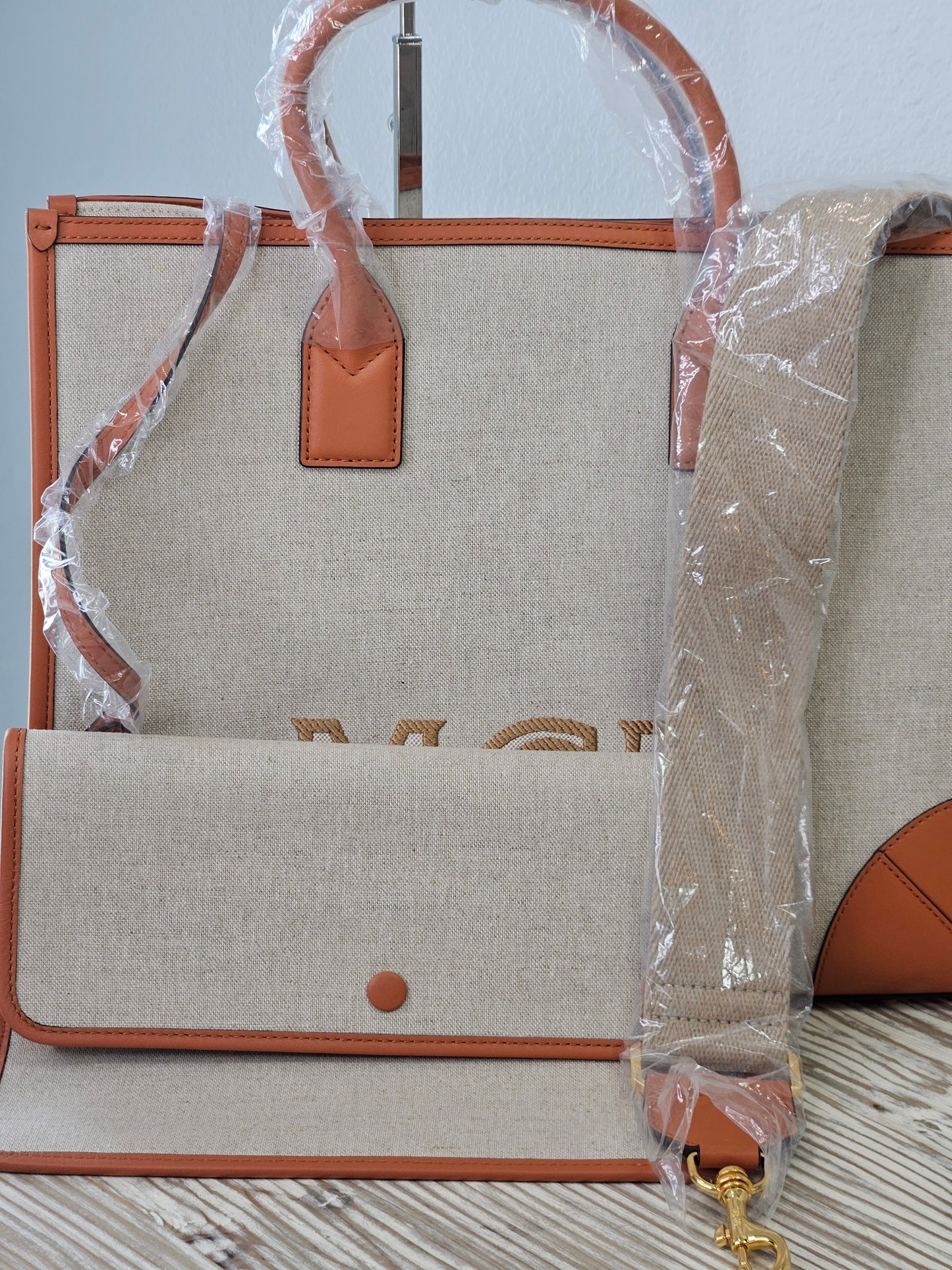 Pre-Loved MCM Munchen Tote Large Cognac