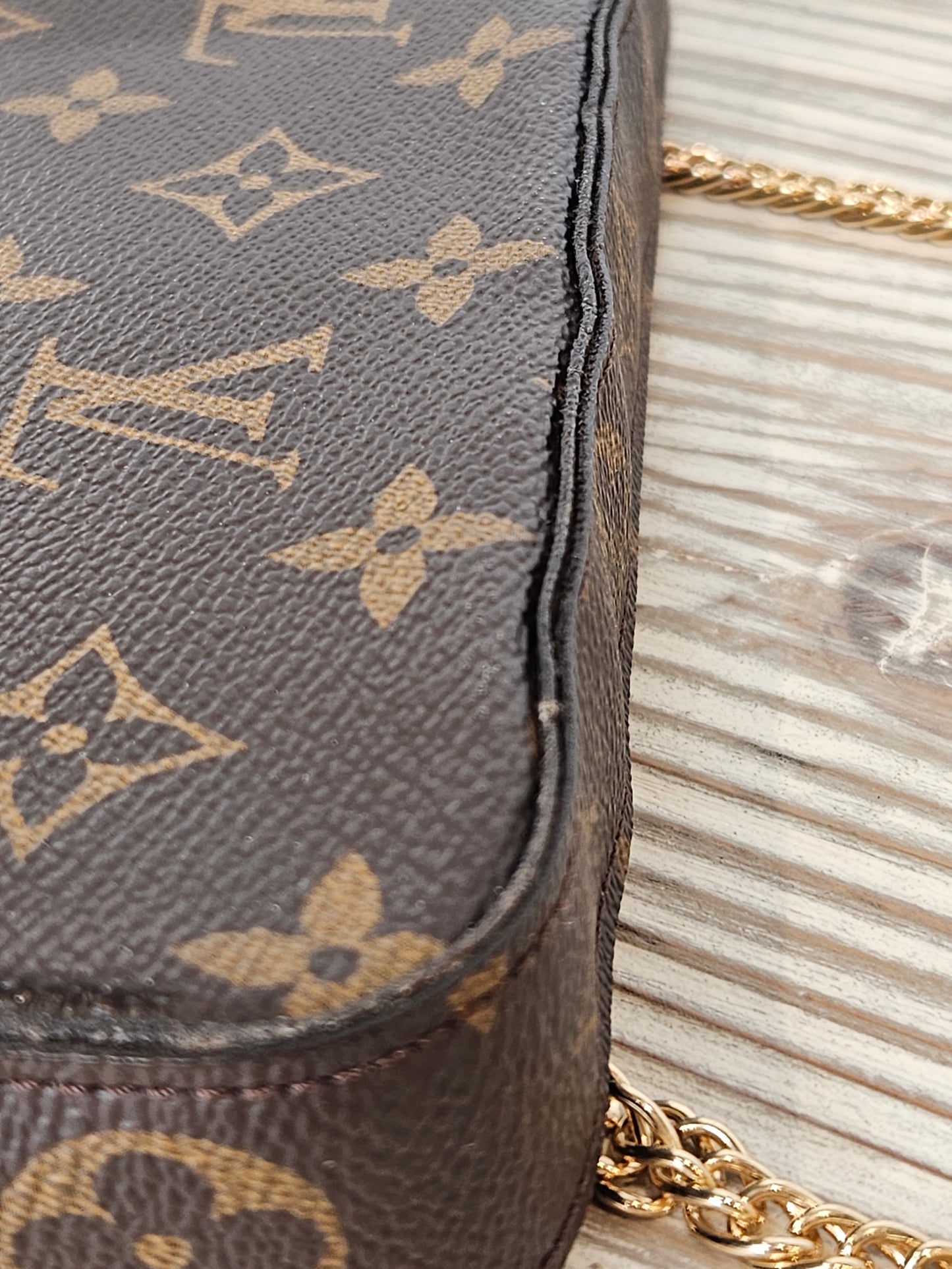 edge Louis Vuitton brown canvas Monogram Pochette Felicie Chain Wallet Fuschia