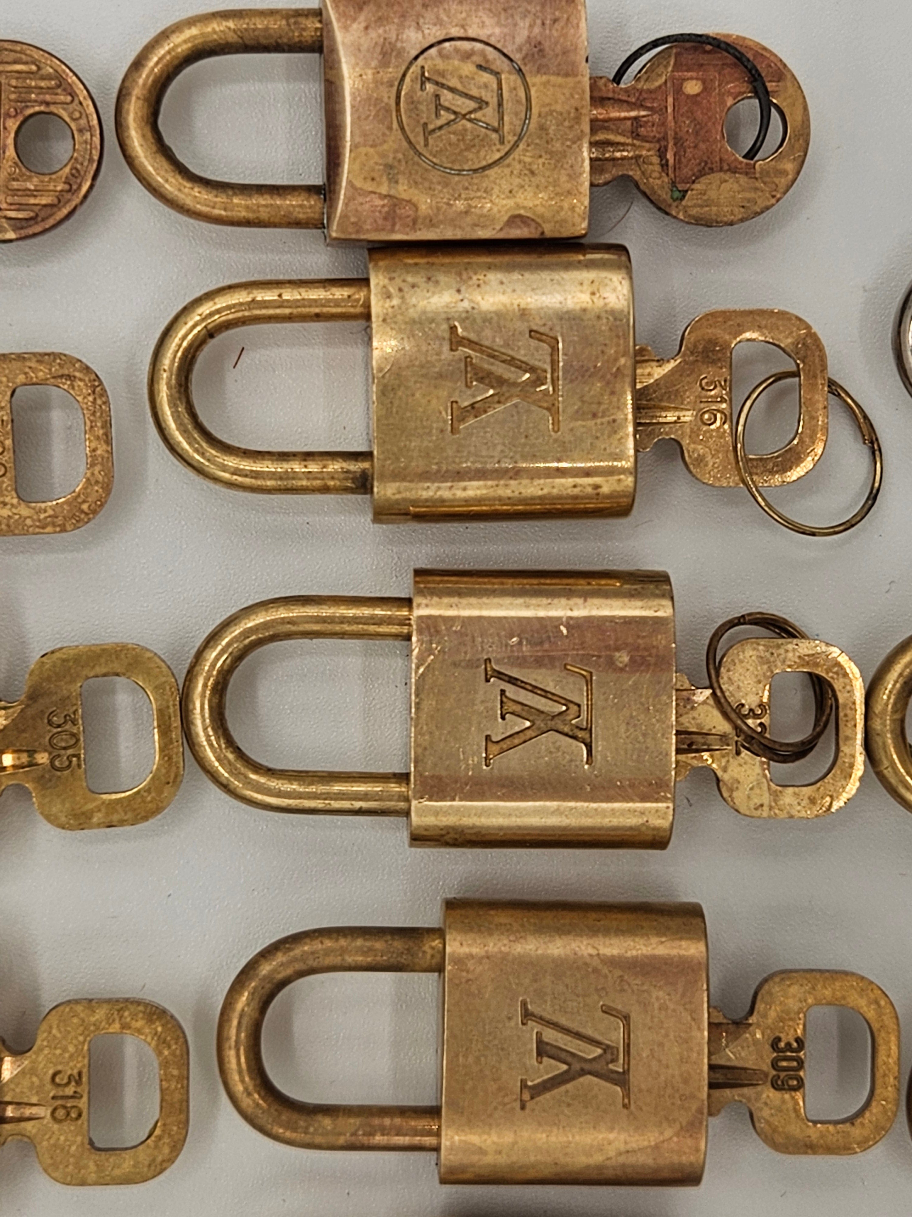 LOUIS VUITTON キーリング セット Louis Vuitton Gold Lock & Key Set – Authentic Replacement