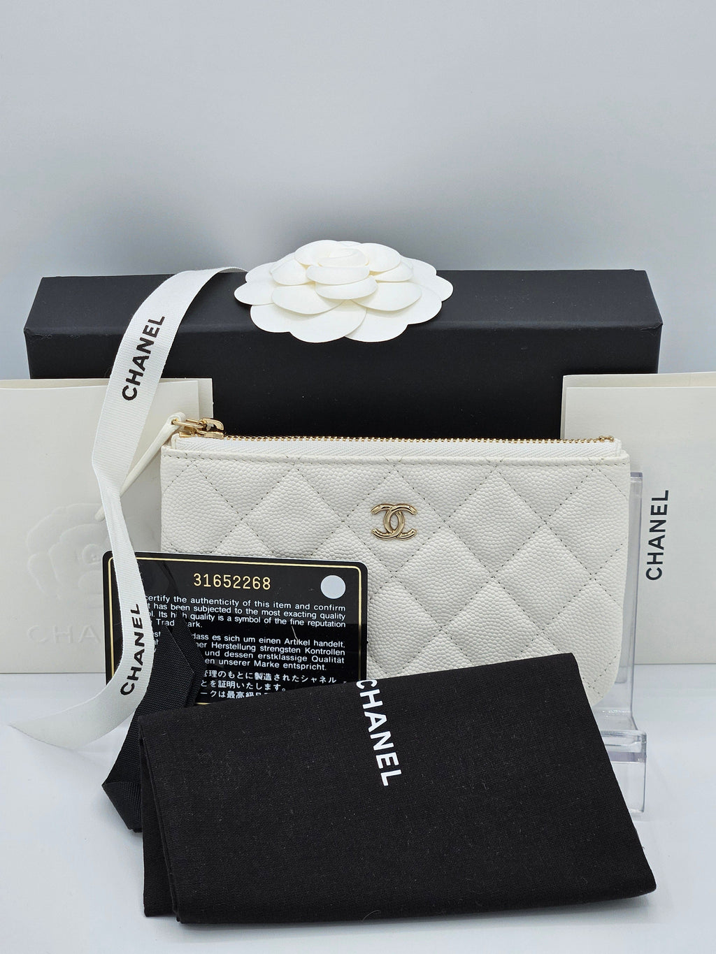Chanel Small Quilted Caviar Zipped Case – White Leather | Pre-Owned