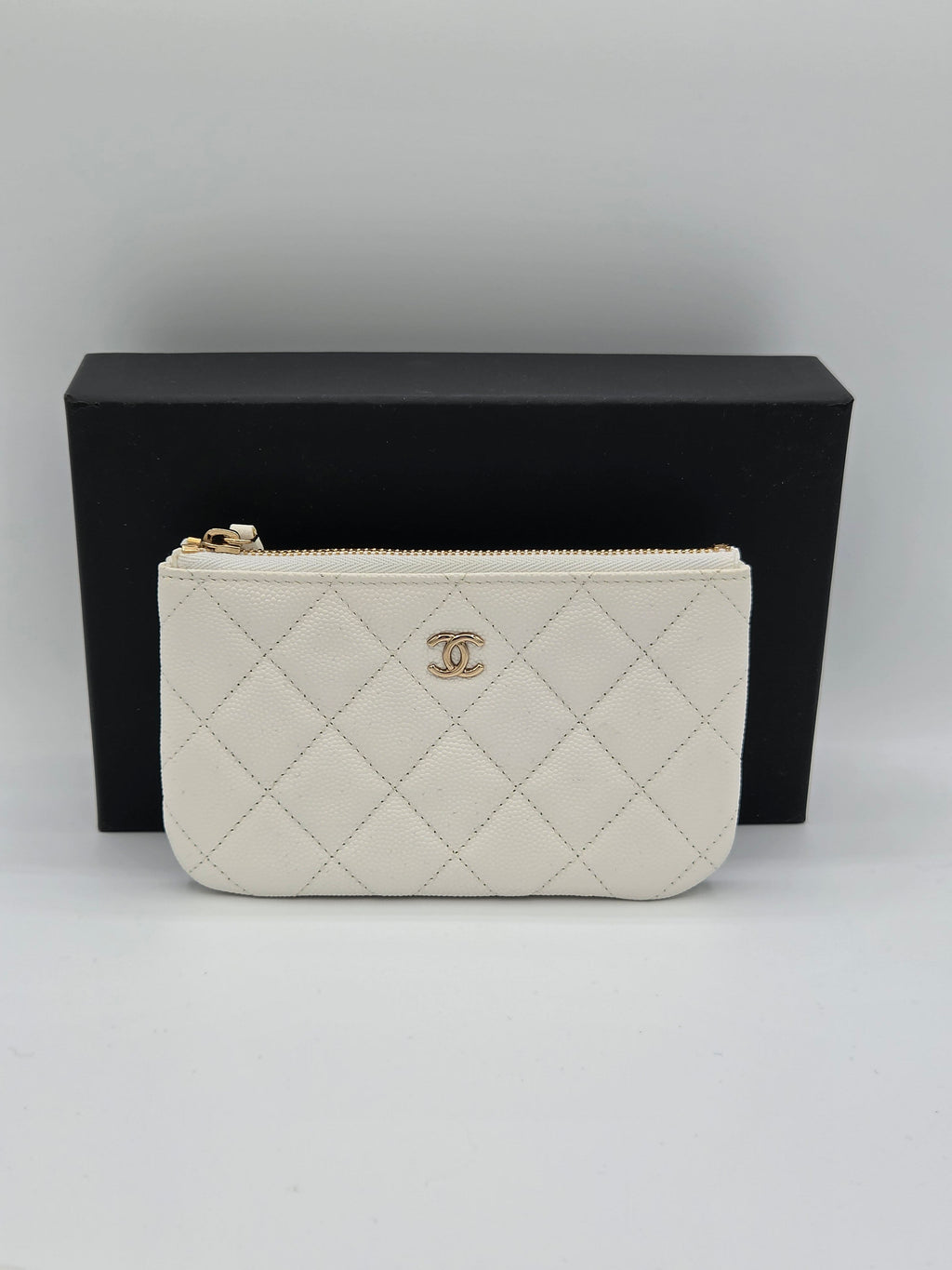Chanel Small Quilted Caviar Zipped Case – White Leather | Pre-Owned