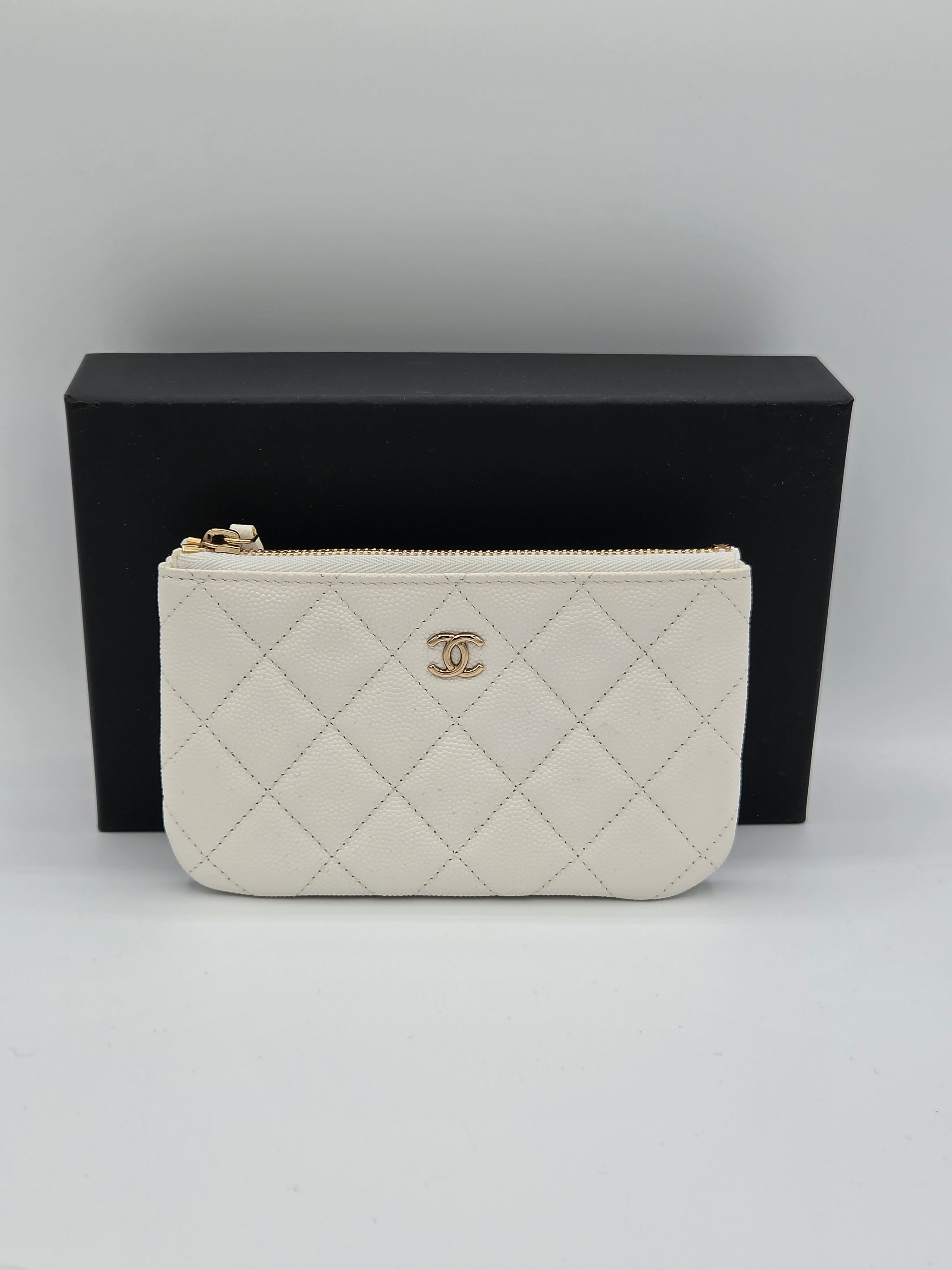 Chanel Small Quilted Caviar Zipped Case – White Leather | Pre-Owned
