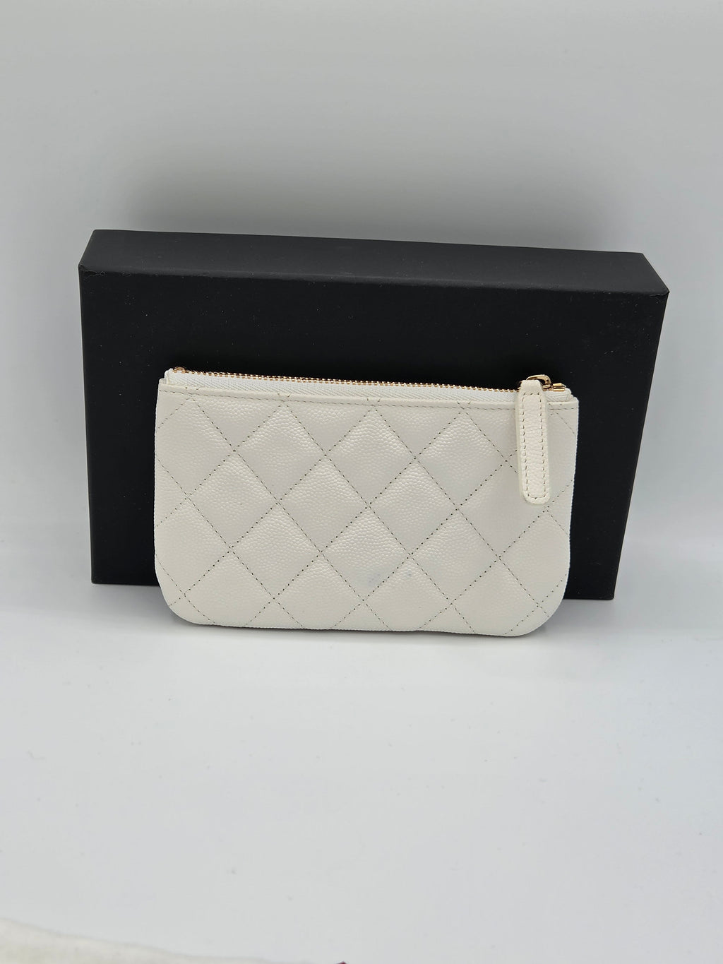 Chanel Small Quilted Caviar Zipped Case – White Leather | Pre-Owned