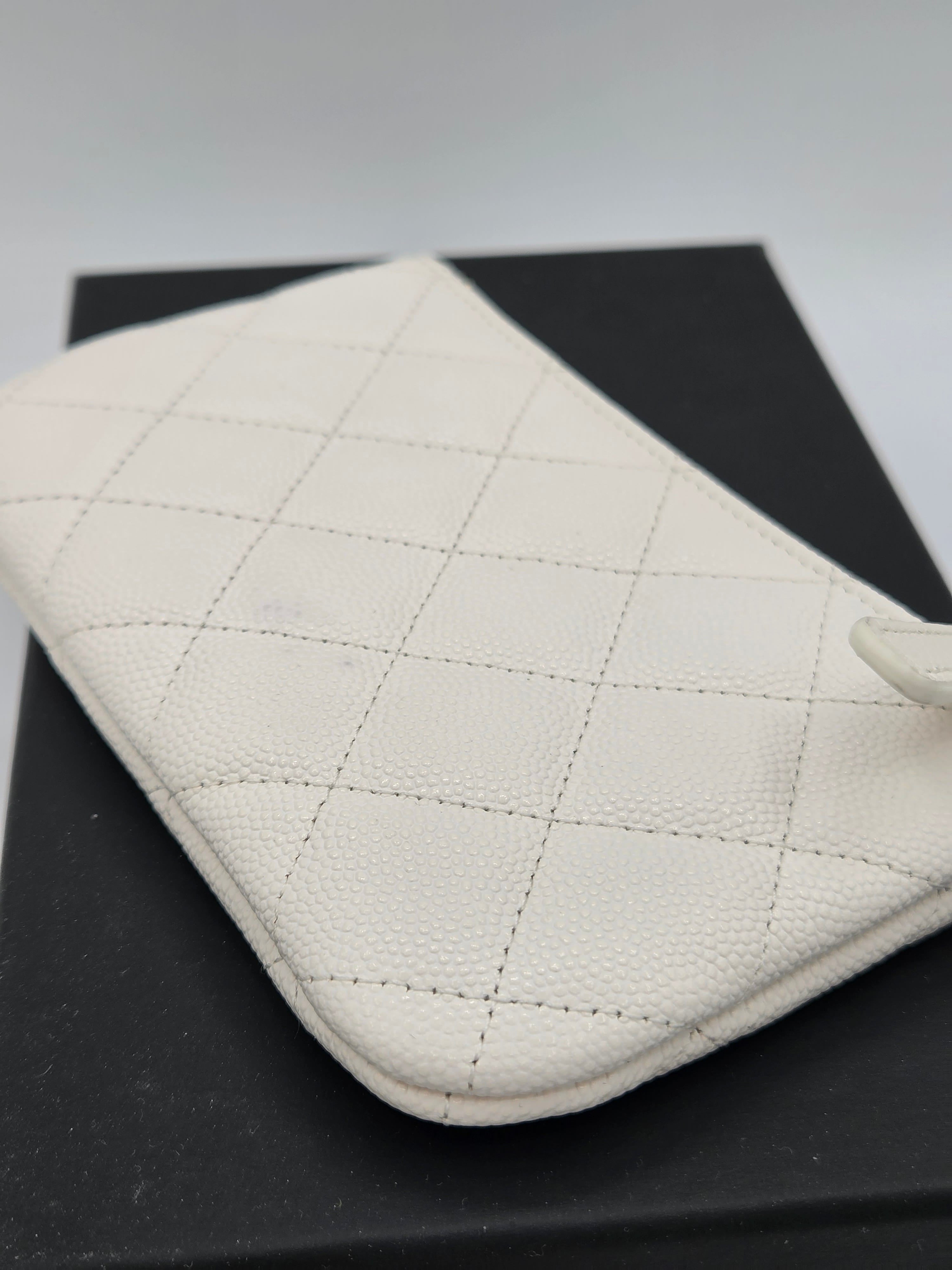 Chanel Small Quilted Caviar Zipped Case – White Leather | Pre-Owned