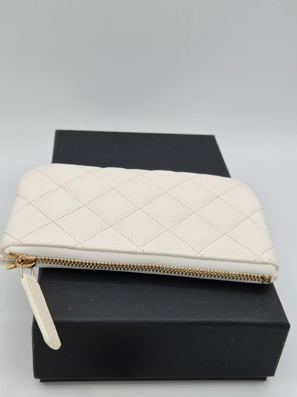 Chanel Small Quilted Caviar Zipped Case – White Leather | Pre-Owned