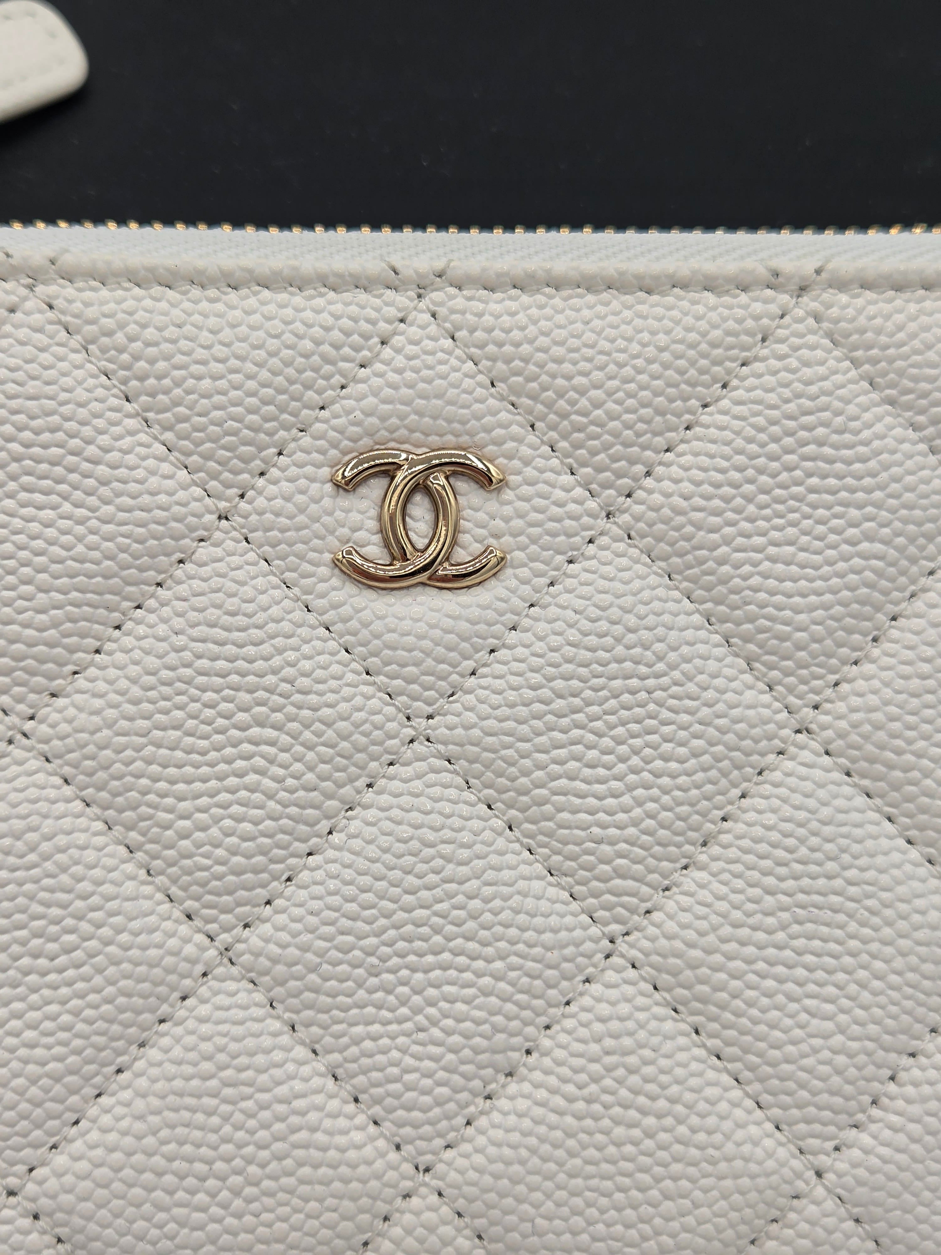 Chanel Small Quilted Caviar Zipped Case – White Leather | Pre-Owned