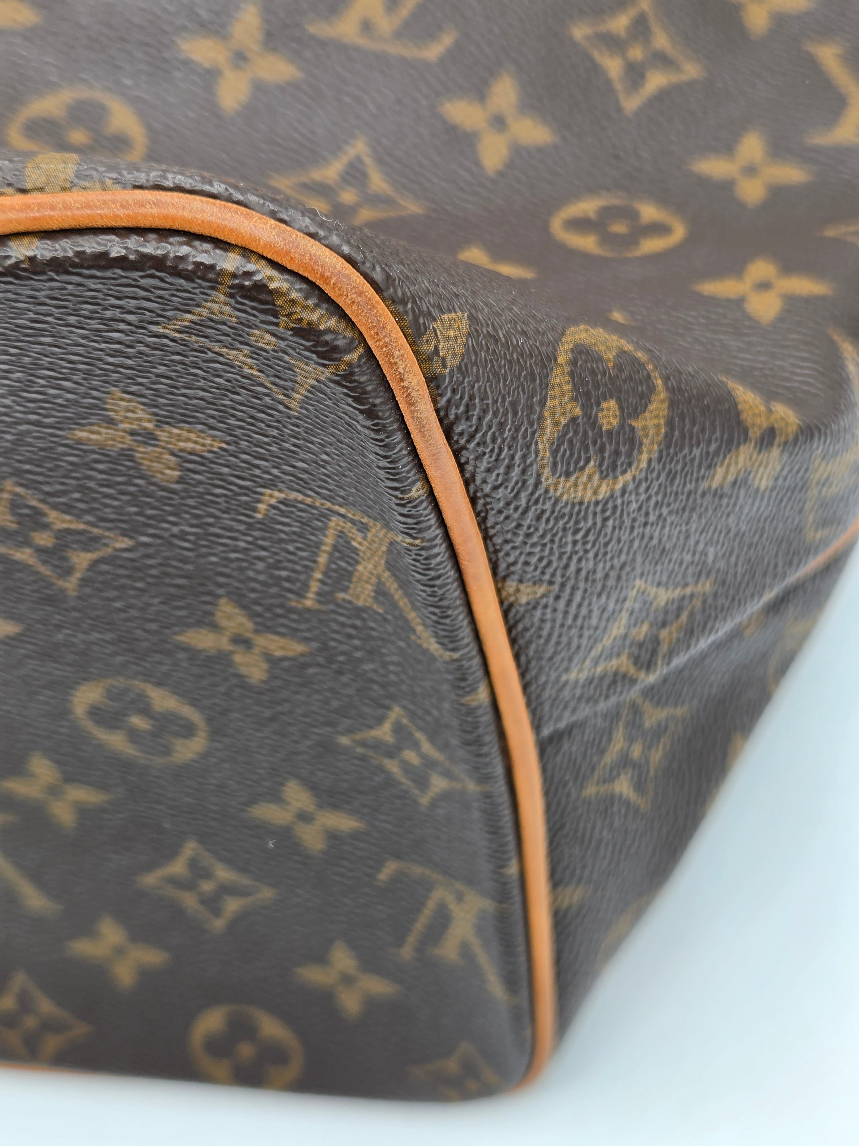 corner view of bag