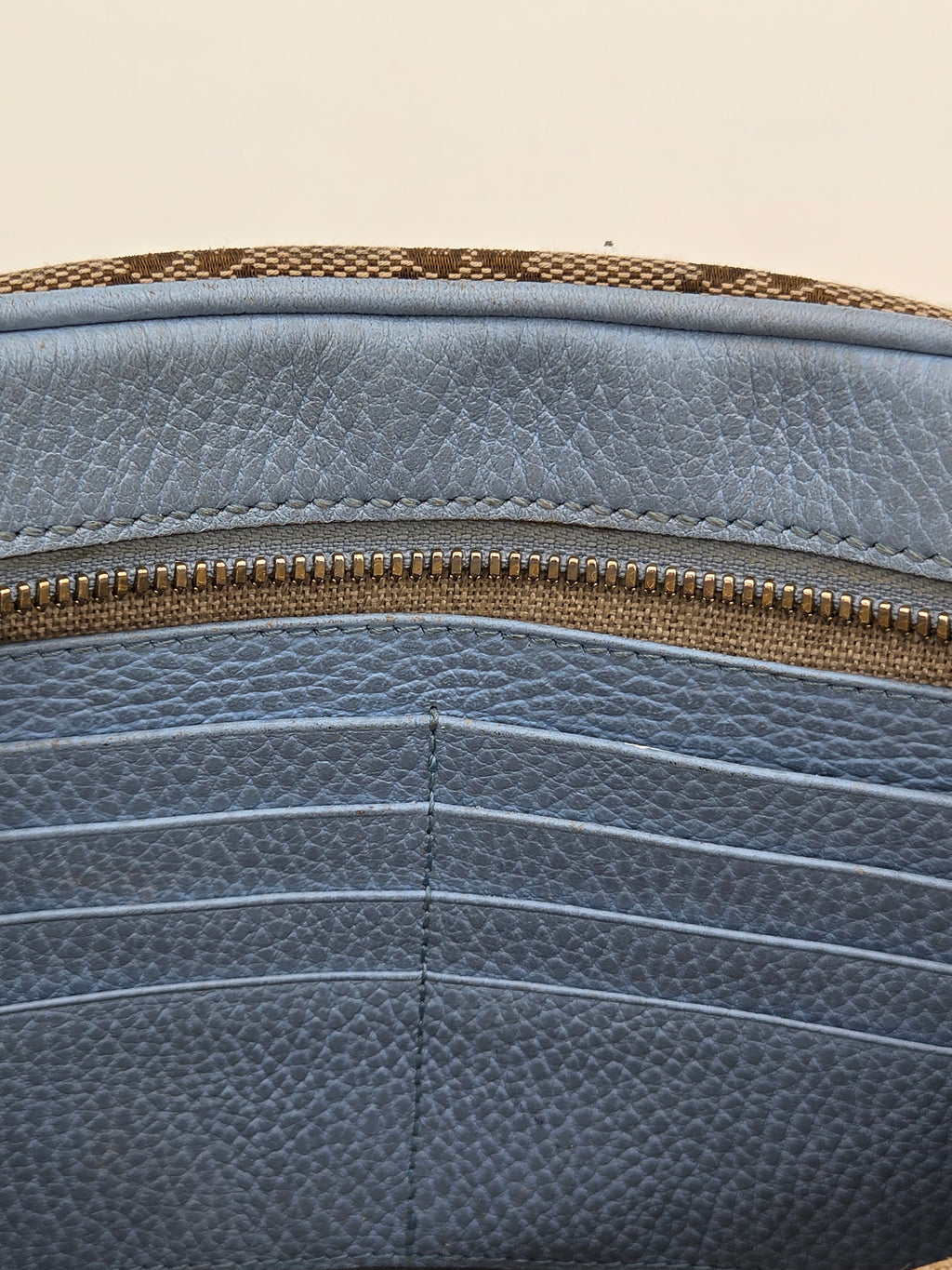 Gucci GG Canvas Disco Messenger Bag – Beige/Ebony GG Canvas & Light Blue Leather | Gold Hardware | Authenticated | Pre-Owned