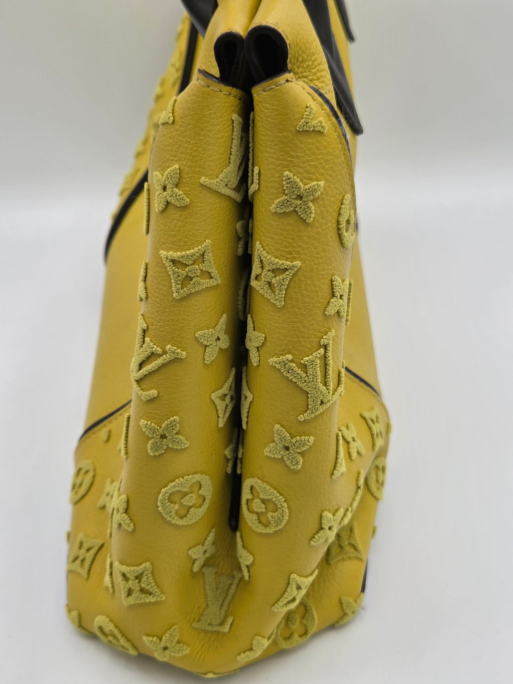 side view of handbag