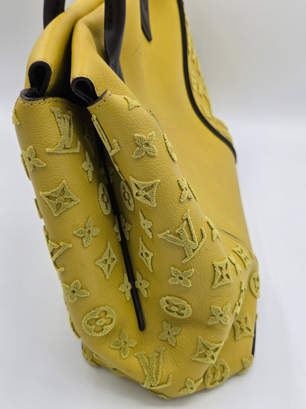 Louis Vuitton Veau Cachemire Tote W PM – Pistache | Grained Calfskin Leather | 2014 | Authenticated | Pre-Owned