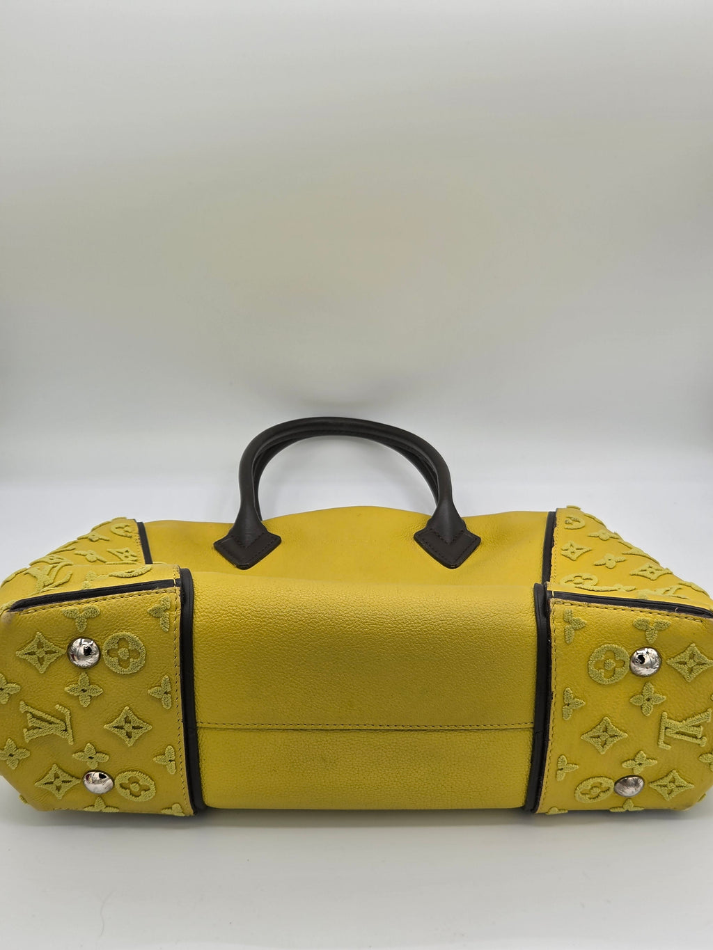 Louis Vuitton Veau Cachemire Tote W PM – Pistache | Grained Calfskin Leather | 2014 | Authenticated | Pre-Owned