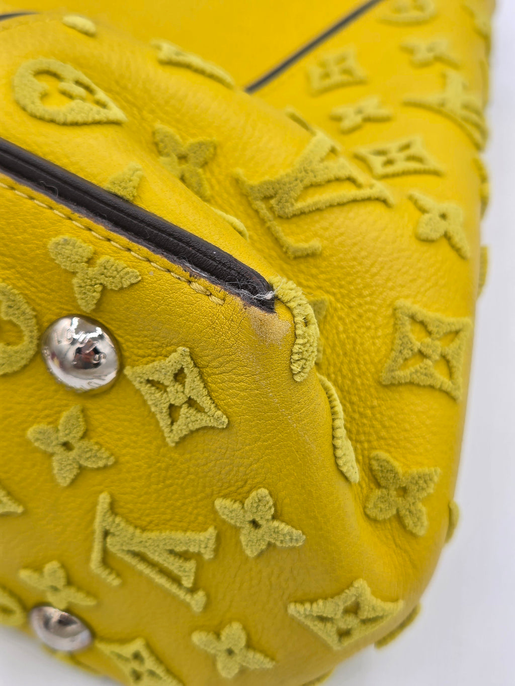 Louis Vuitton Veau Cachemire Tote W PM – Pistache | Grained Calfskin Leather | 2014 | Authenticated | Pre-Owned
