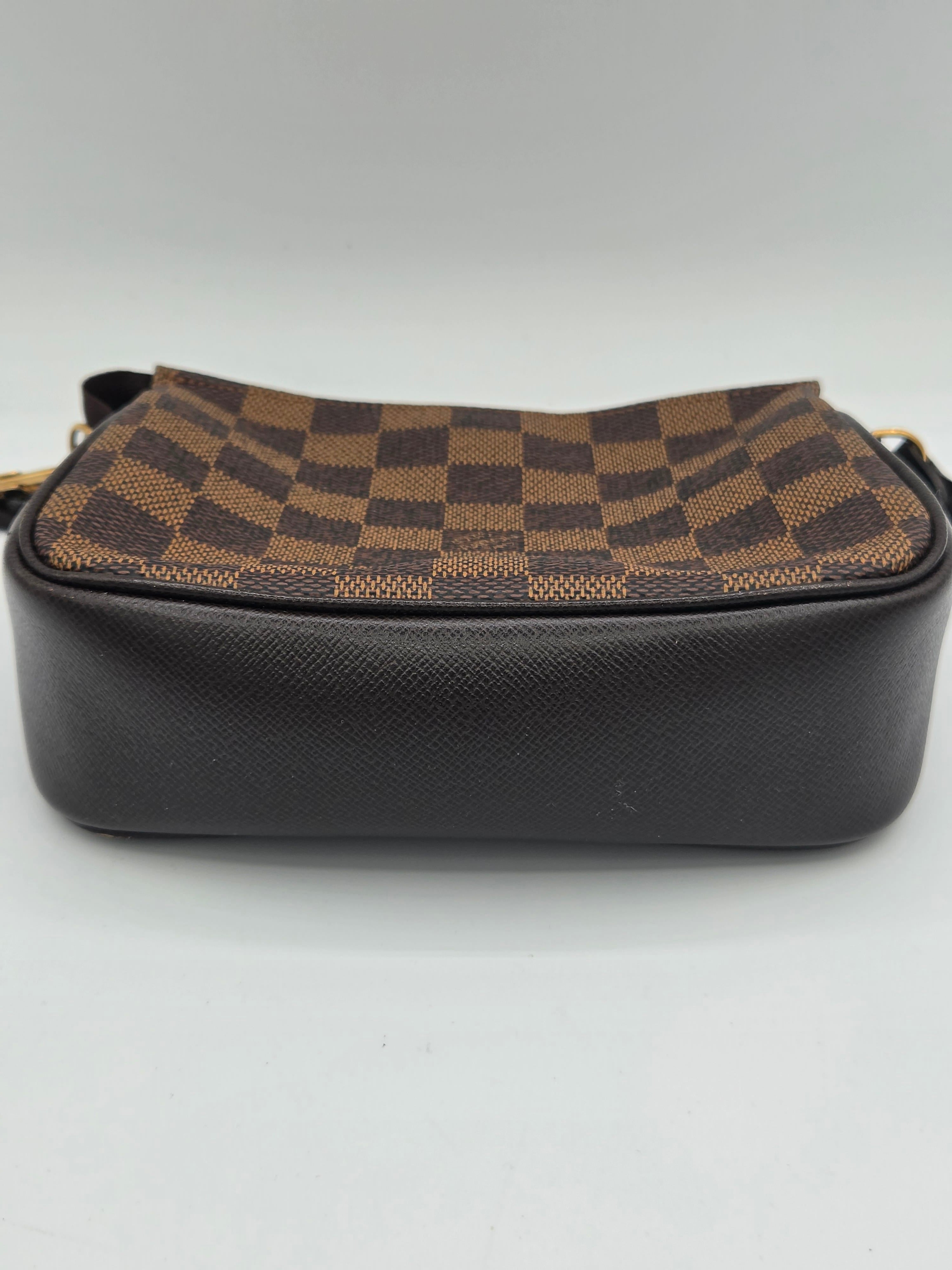 bottom view of the handbag