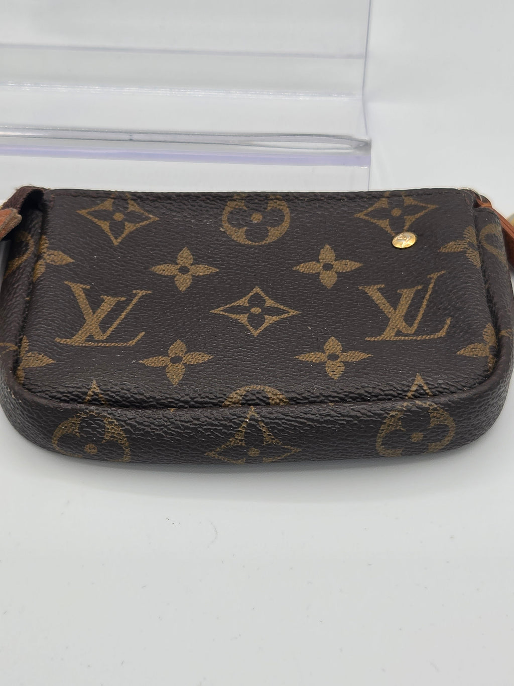 bottom view of pouch