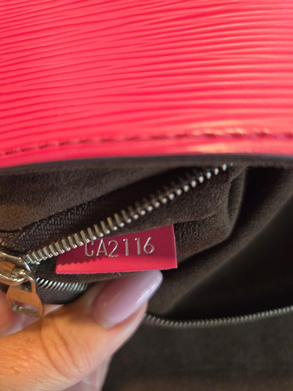 Louis Vuitton Cluny BB – Fuchsia Epi Leather | Silver Hardware | Detachable Strap | Authenticated | Pre-Owned