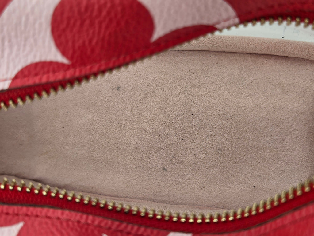 Louis Vuitton Giant Beach Pouch Rouge Excellent | Authentic