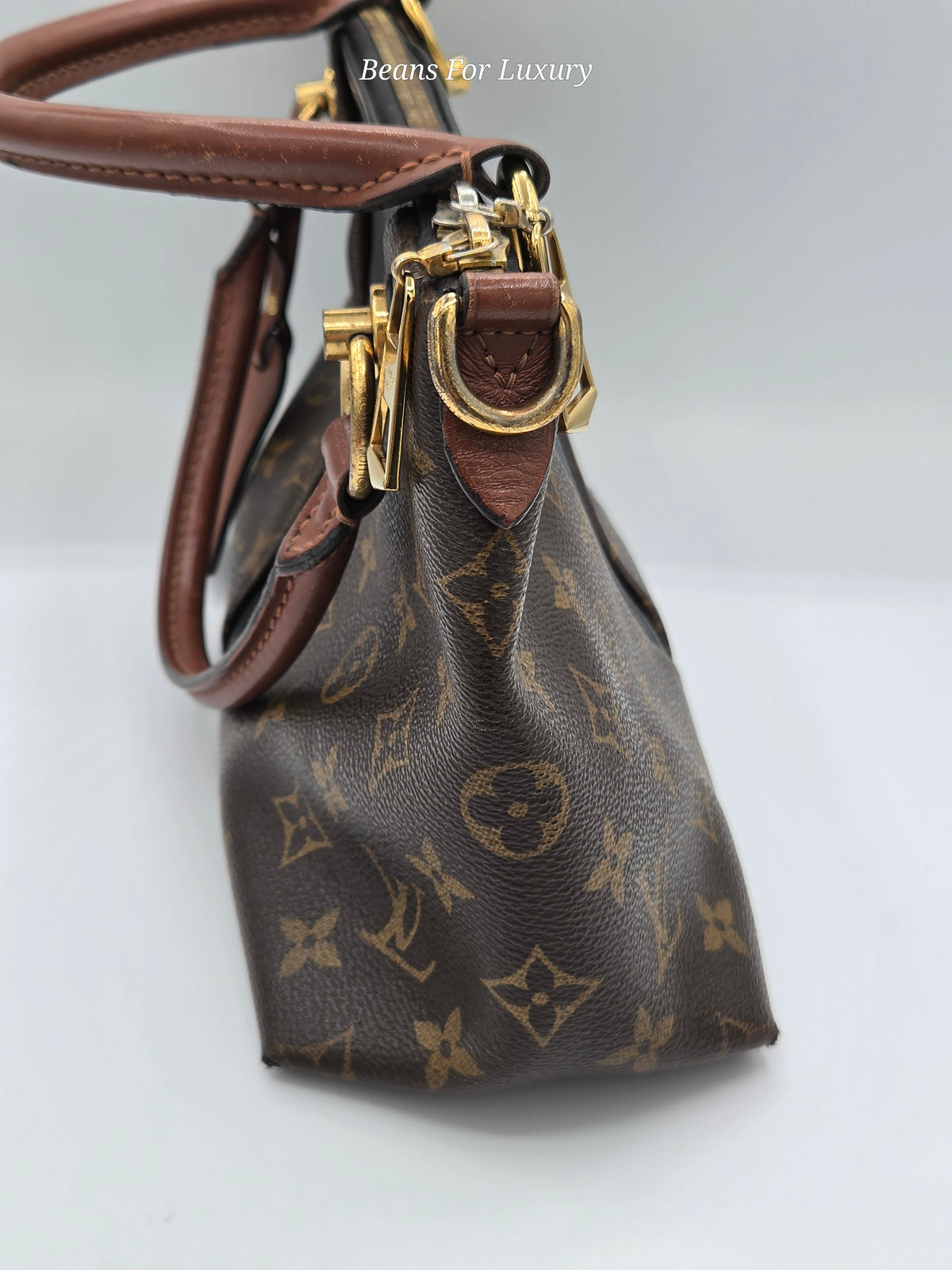 side view of handbag