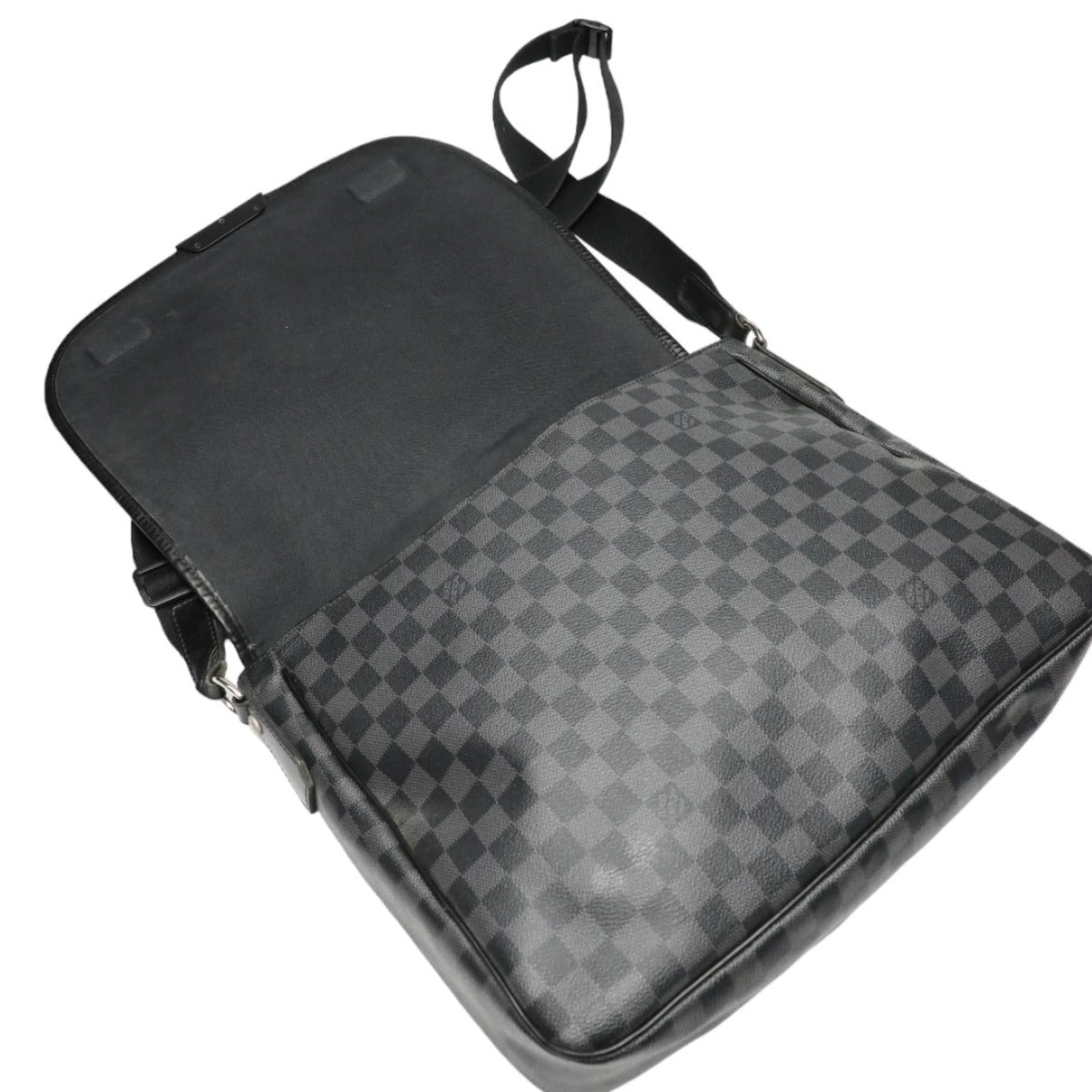 front flap Louis Vuitton Damier Graphite Daniel GM