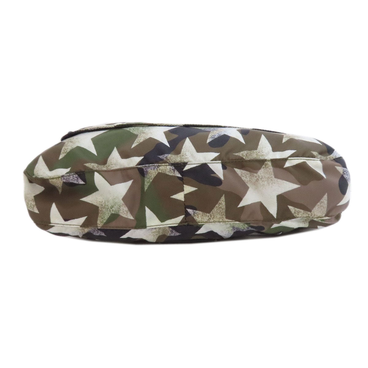 Camouflage-patterned headband with white stars on a white background
