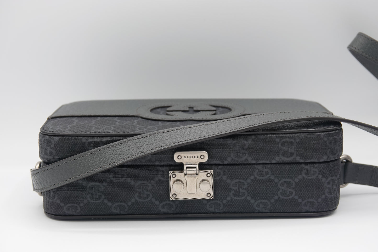 front latch Gucci GG Supreme Monogram Mini New Basket Box Bag