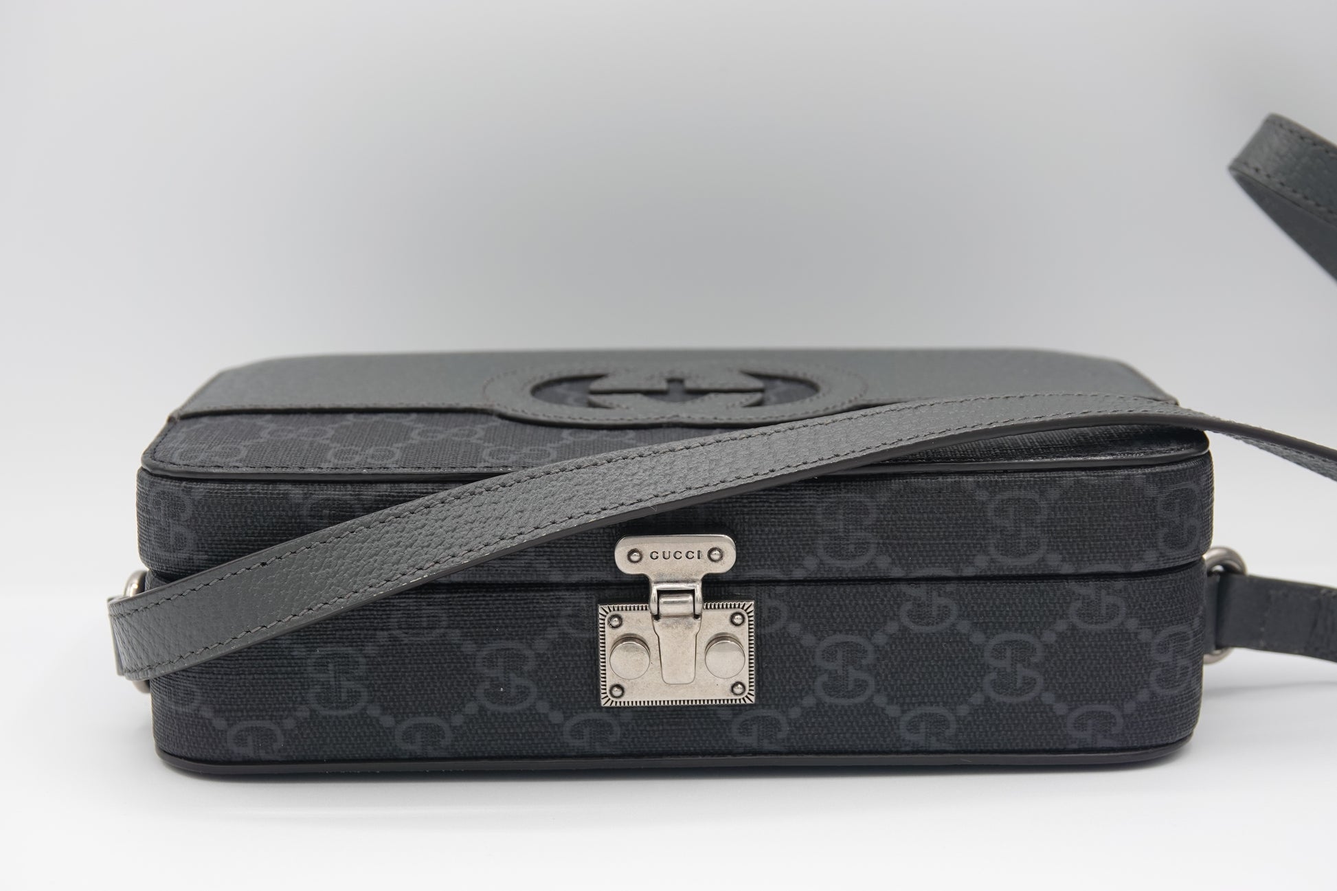 front latch Gucci GG Supreme Monogram Mini New Basket Box Bag