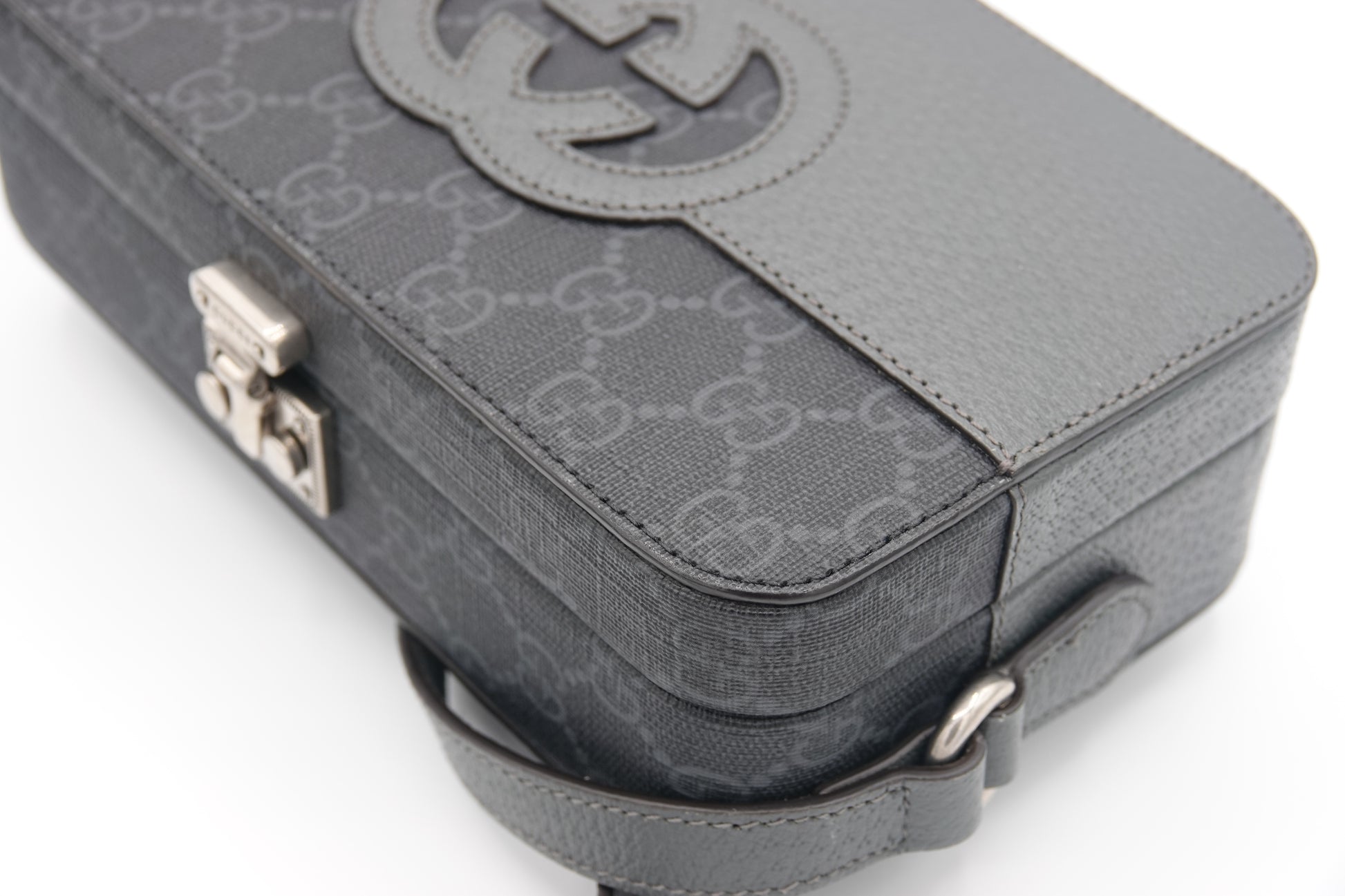 top corner Gucci GG Supreme Monogram Mini New Basket Box Bag